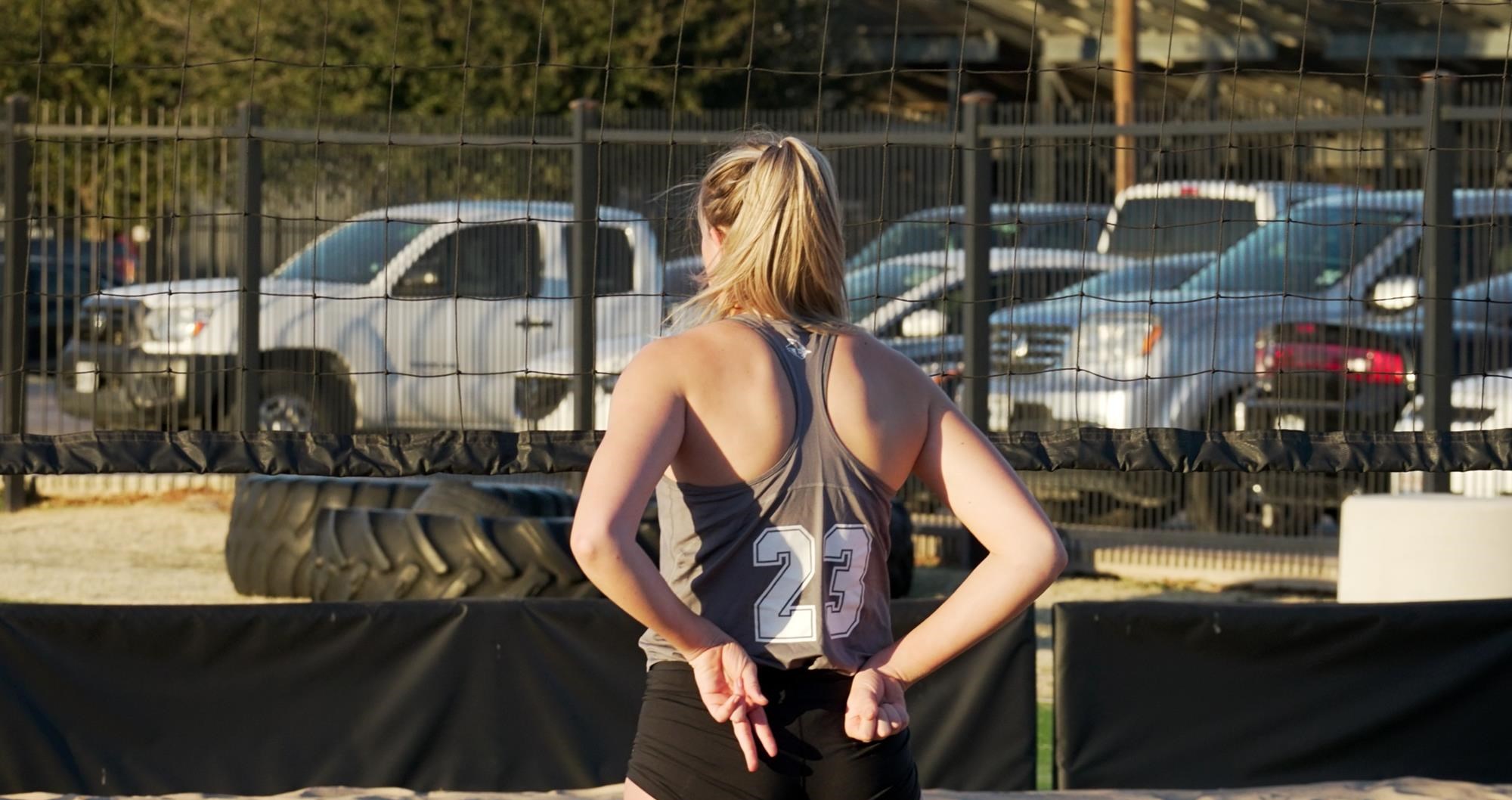 Nading on the court for serve receive