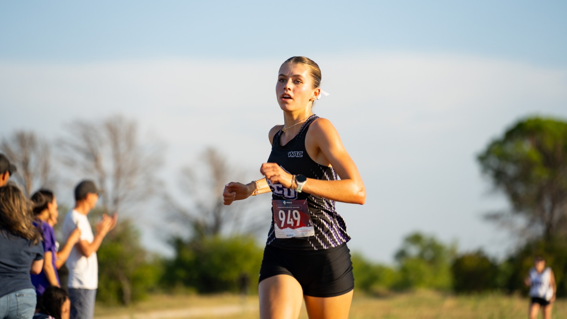 Sidney Windham runs in the 2025 Naimadu Classic in Abilene on August 29, 2025