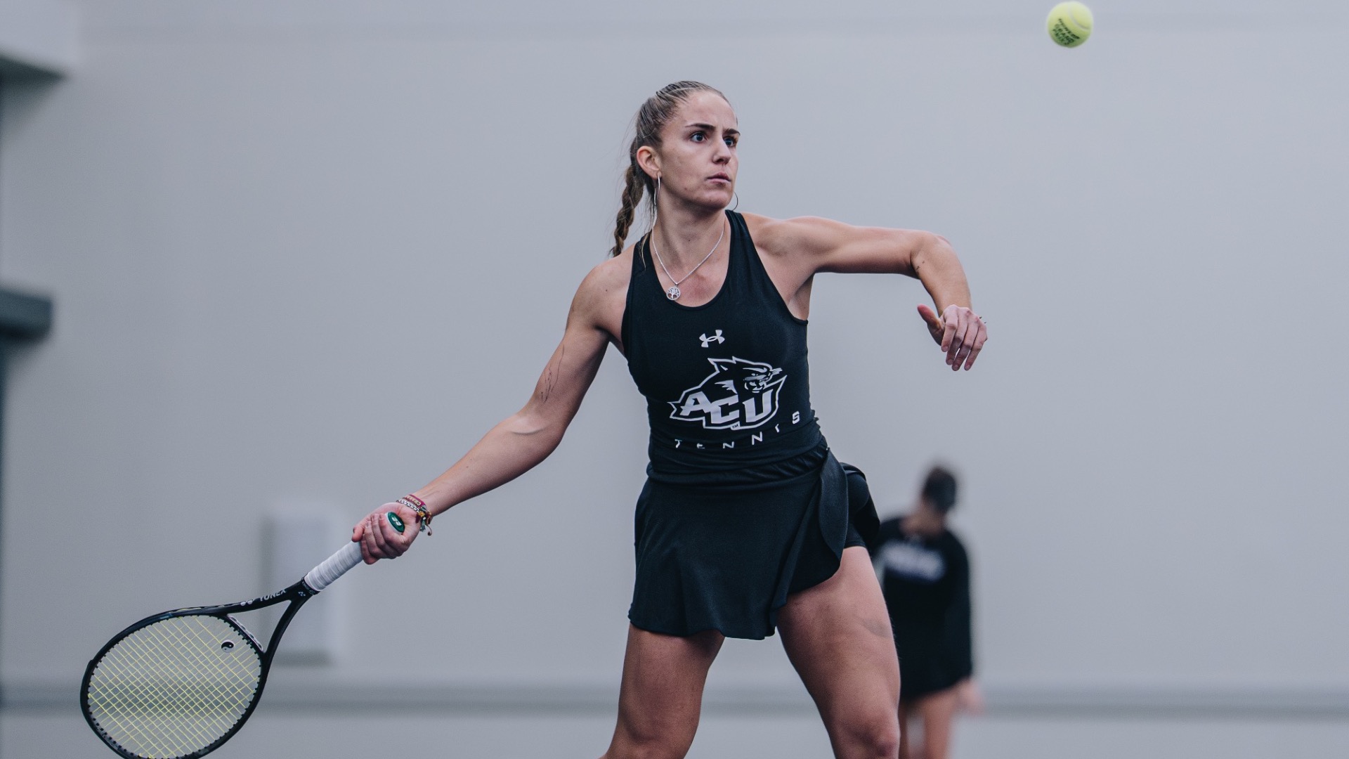 Maria Cascos returns a ball to her opponent. 