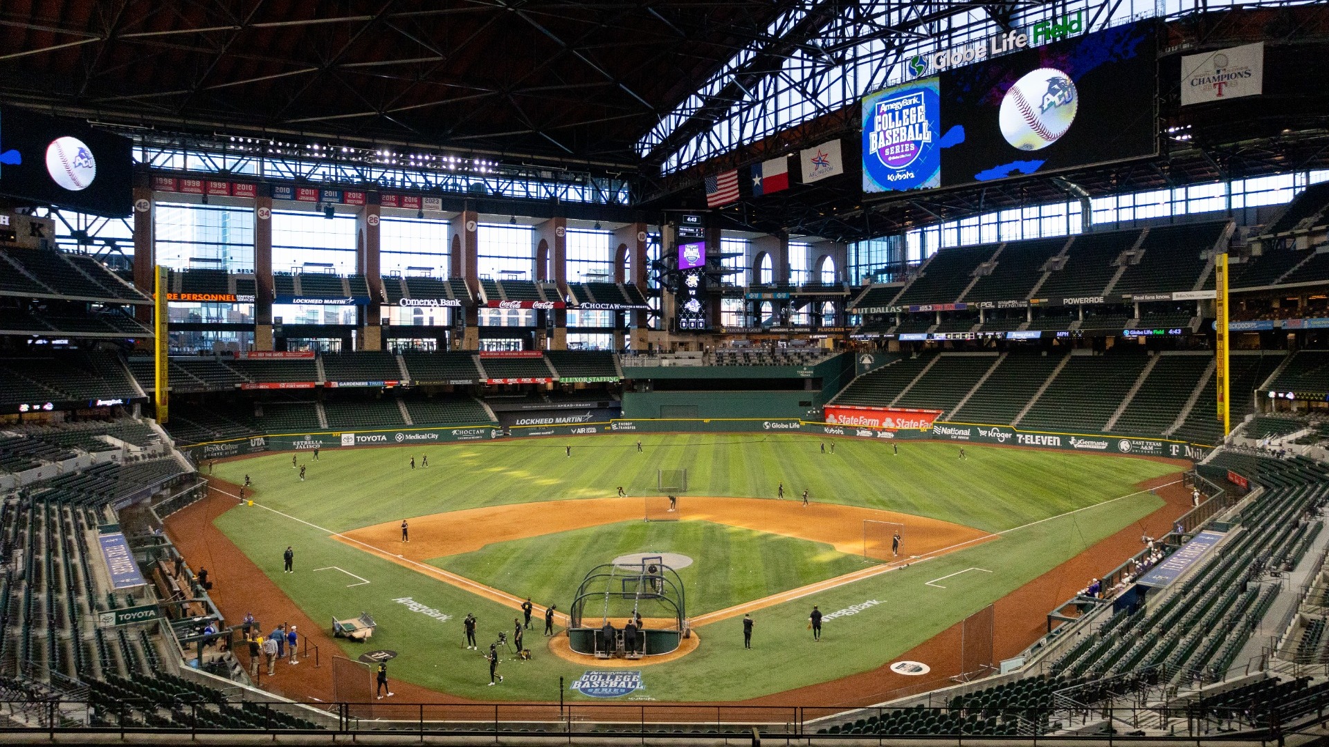 ACU takes batting practice at Globe Life Field in Arlington, Texas on March 5, 2025.