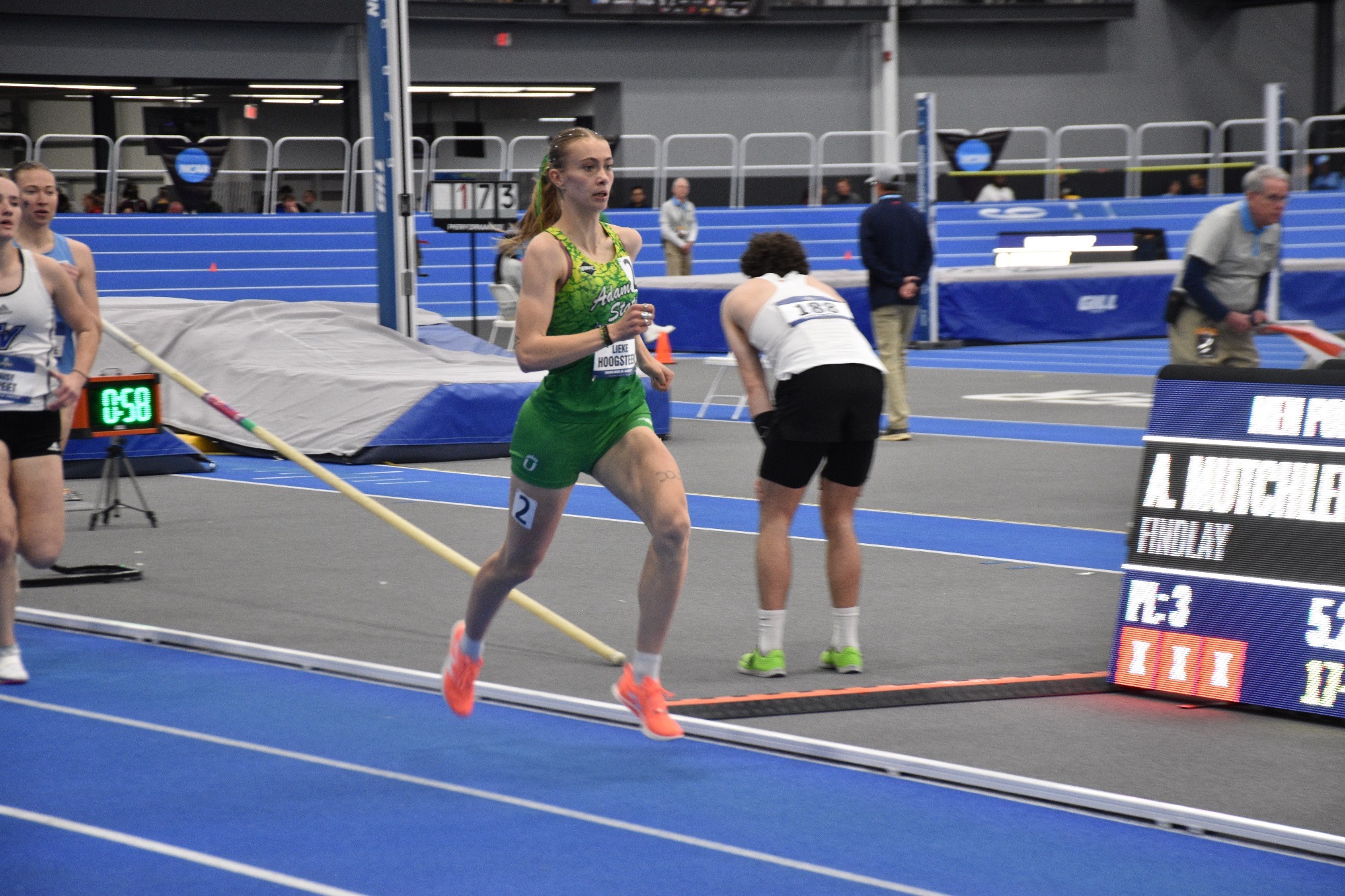 Lieke Running the 800m at Nationals