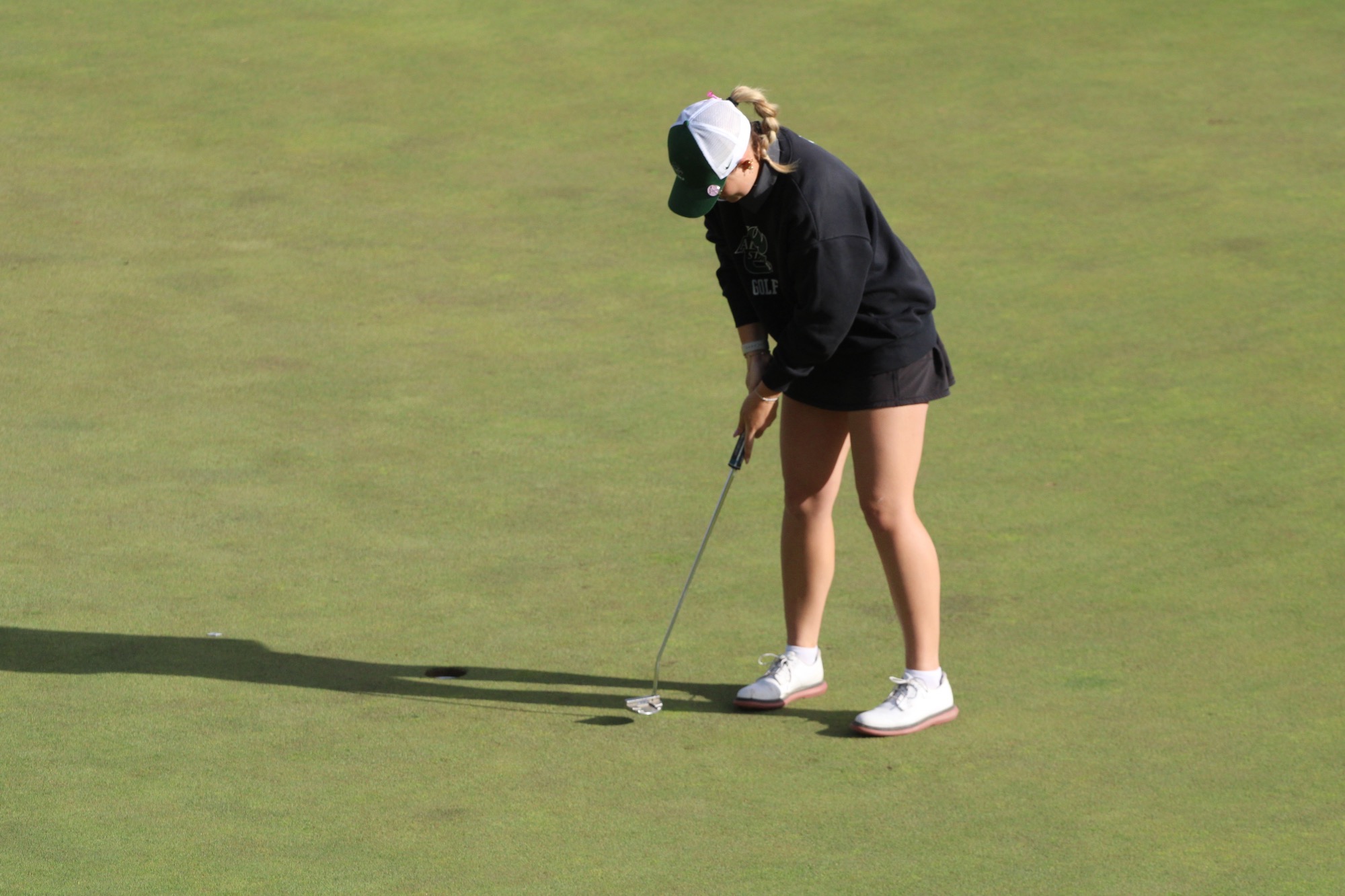 Smith Putting at Maverick Challenge