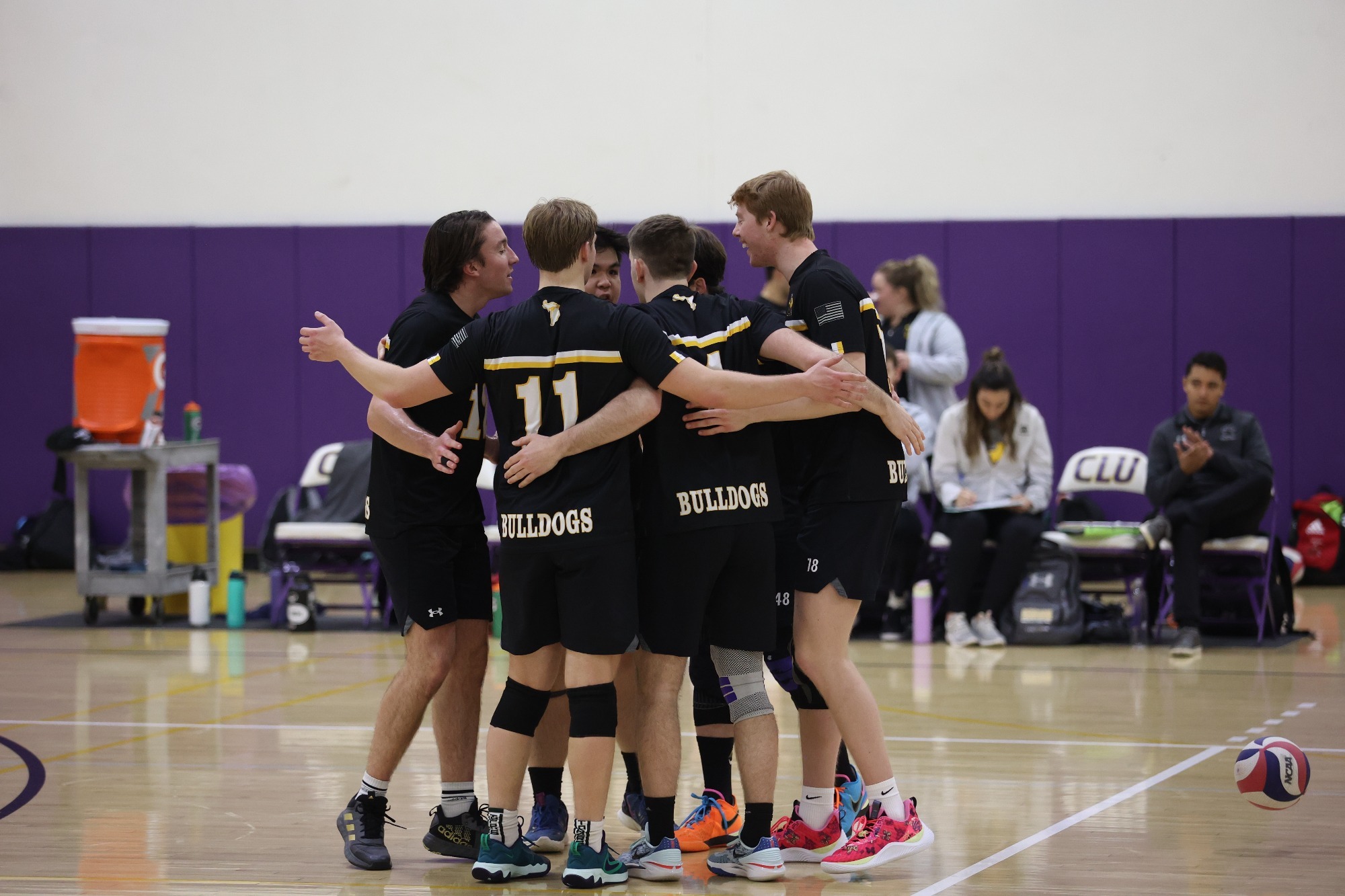 Men's Volleyball Battles with No. 6 Vassar to Begin the Season Adrian