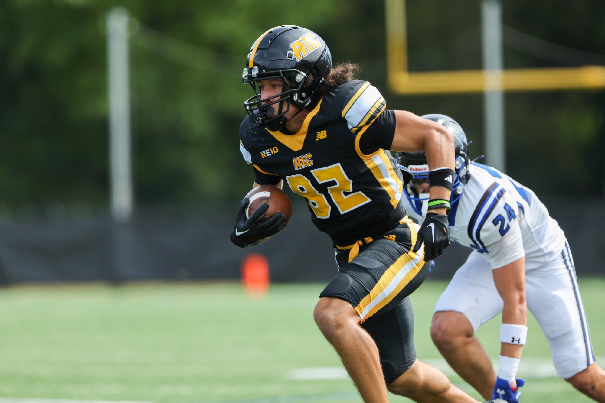 Andres Perez runs away from a tackle against Bentley