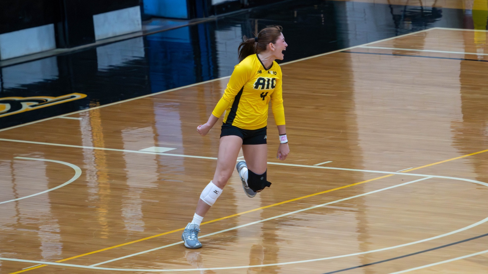 Paola Soto Burgos cheering