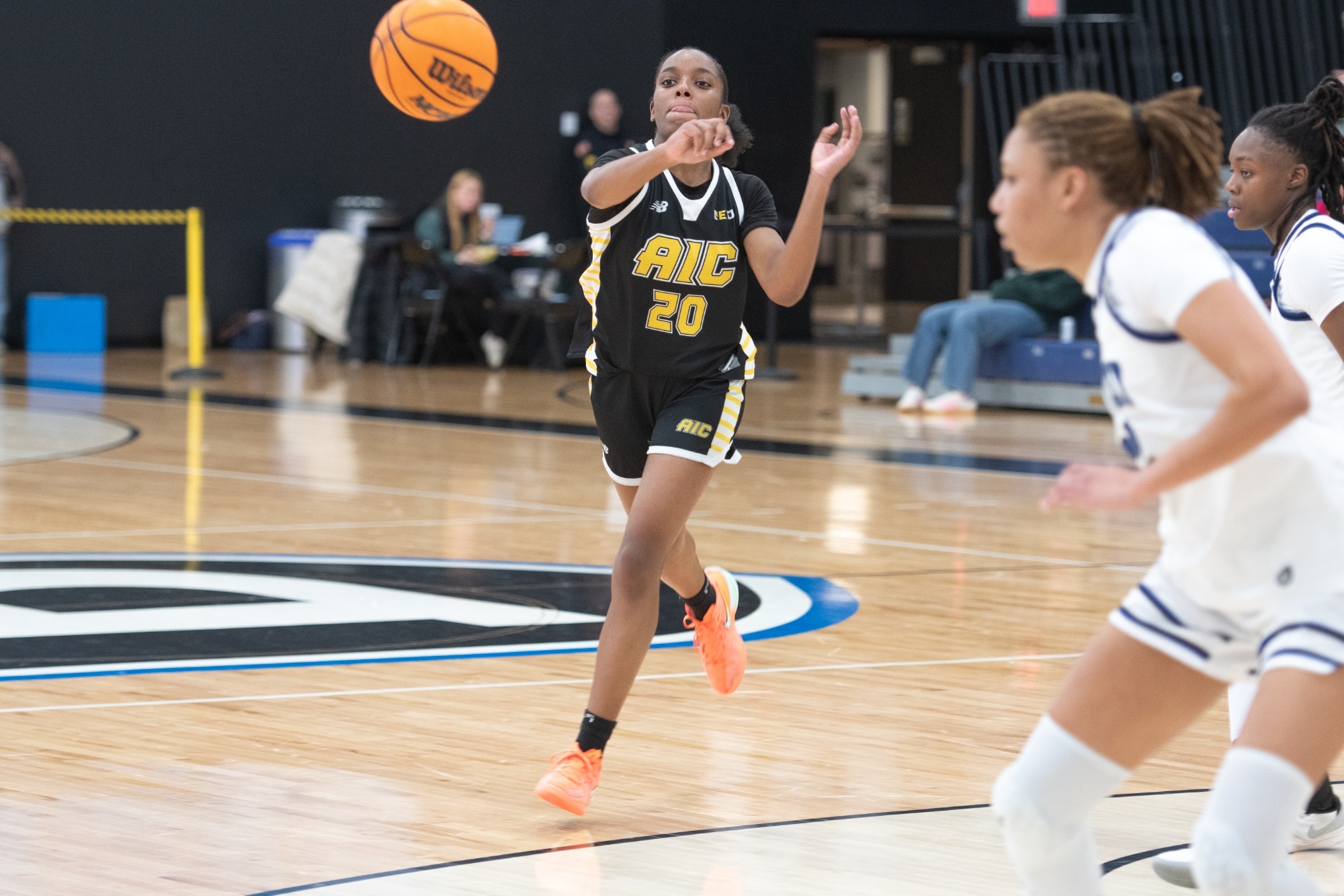 Keyvanna Bennett throws a pass at Bentley