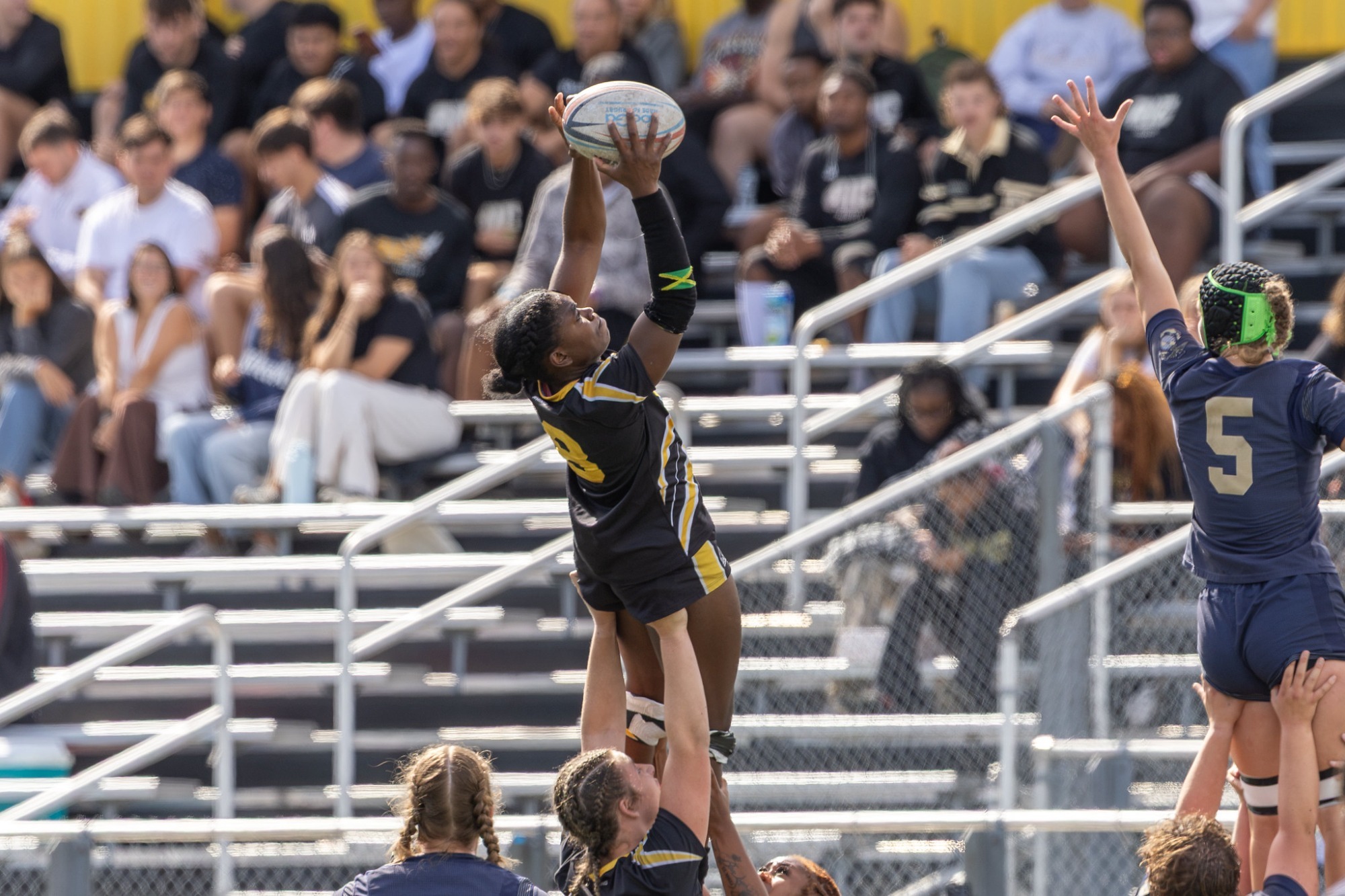 Naomi Dodd catches a lineout