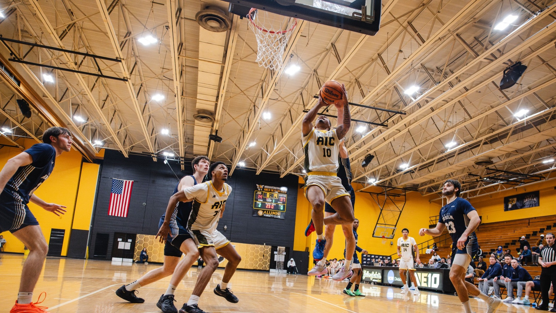 Tony Felder flies through the air for a layup