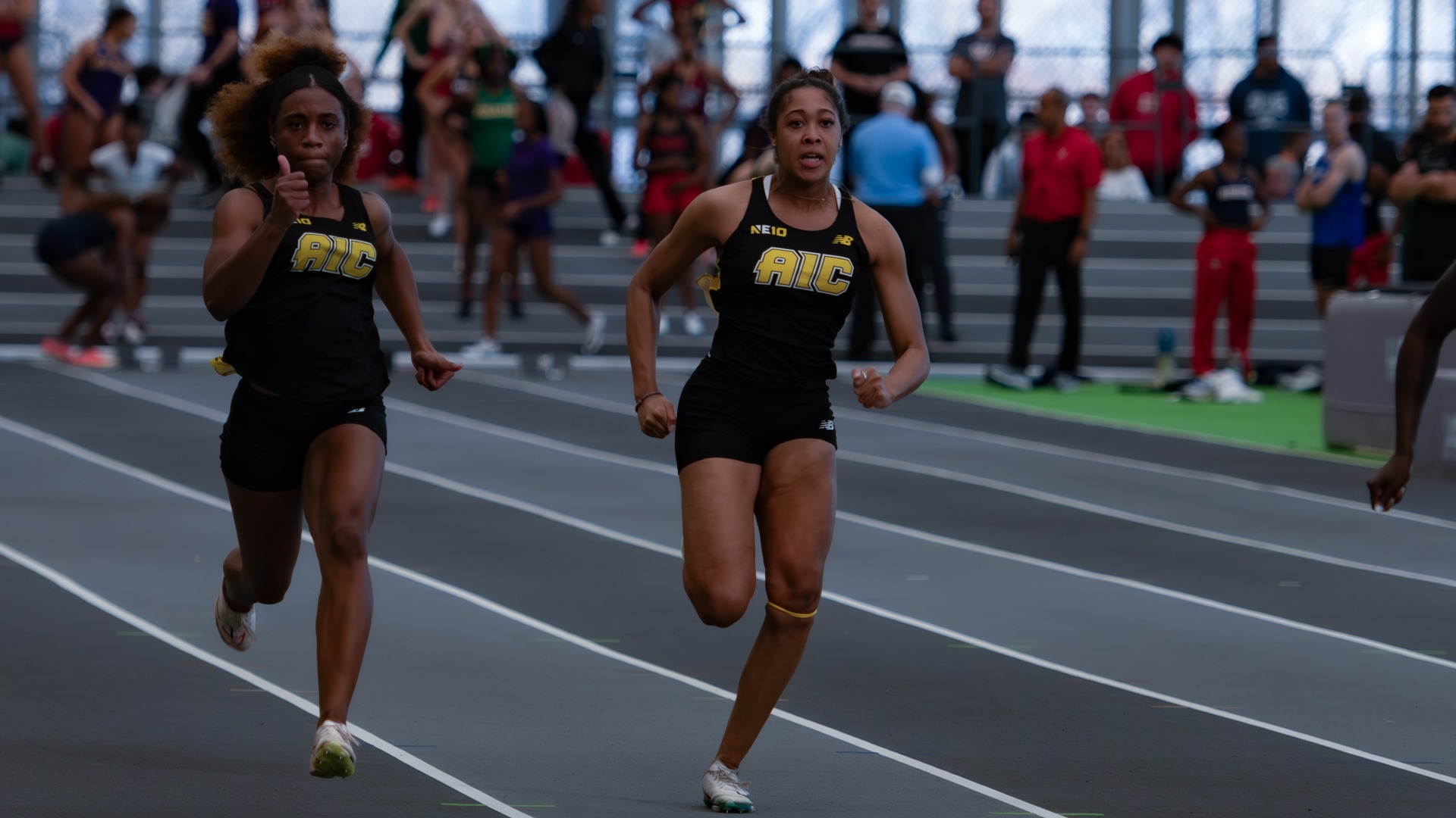 Sydnee Collins runs at Seahawk Shootout