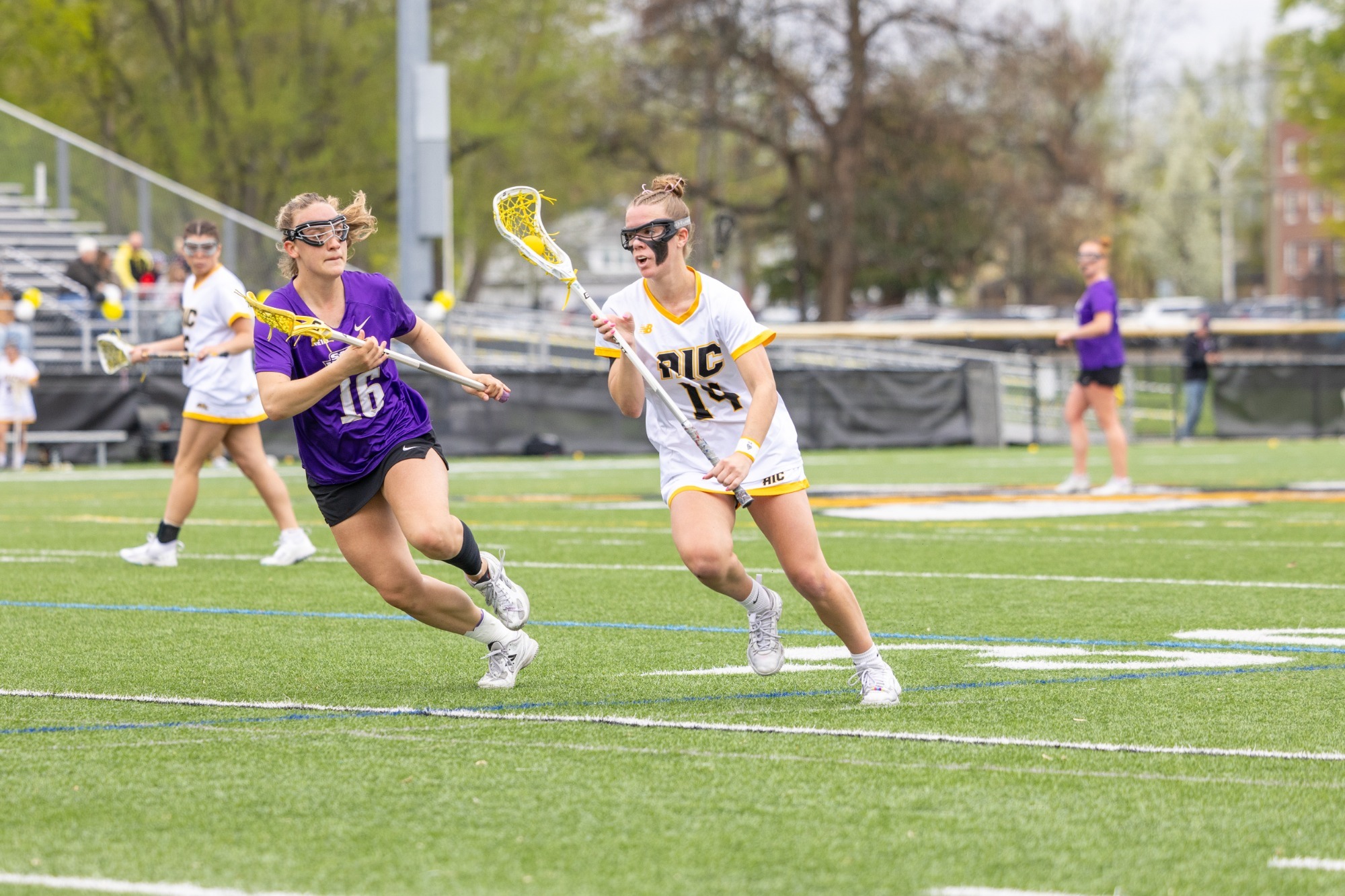 Gabrielle Walz rushes with the ball