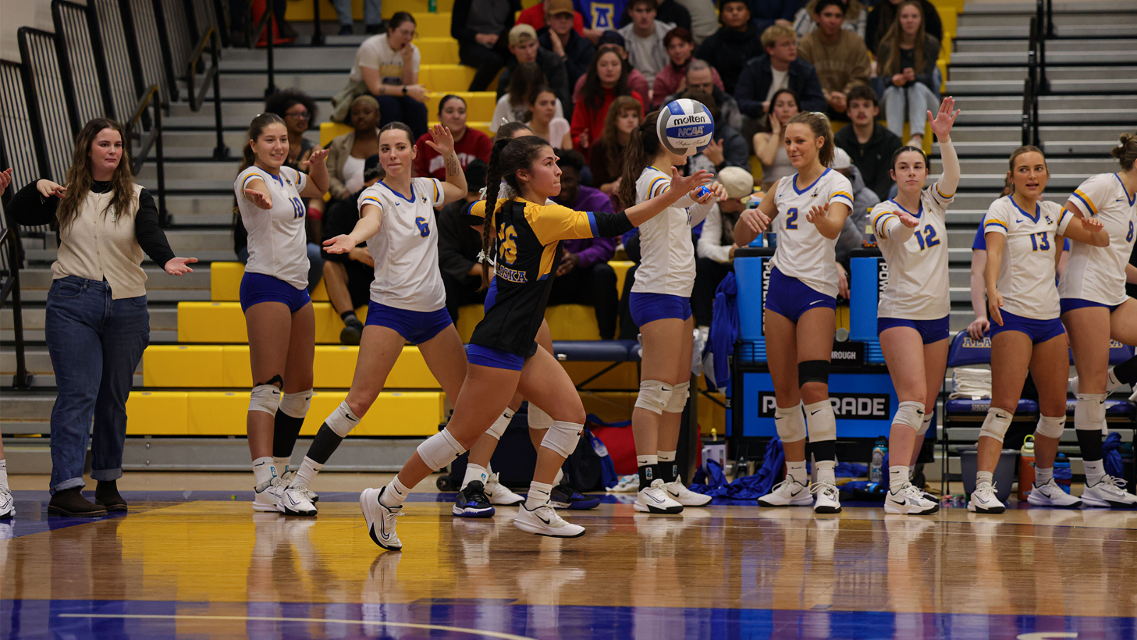 Tessa Onaga serves against Central Washington on Oct. 18, 2025