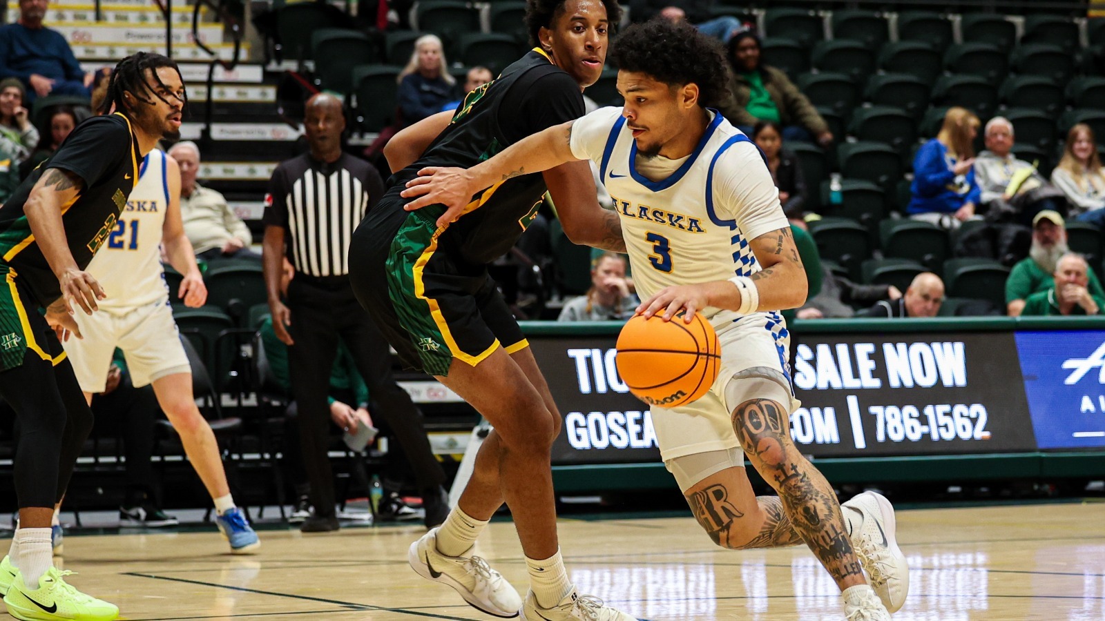 Tyriq Luke drives to the basket vs. Cal Poly Humboldt on Nov. 29, 2025
