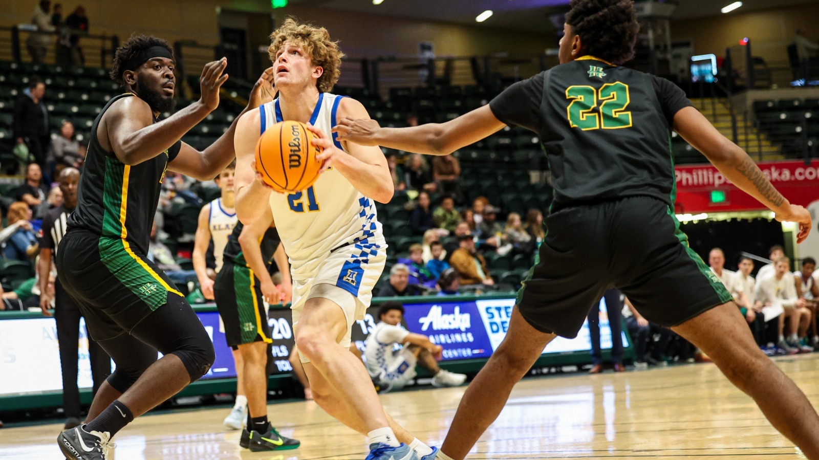 Luke Fotheringham gathers for a layup vs. Cal Poly Humboldt in Nov. 2025