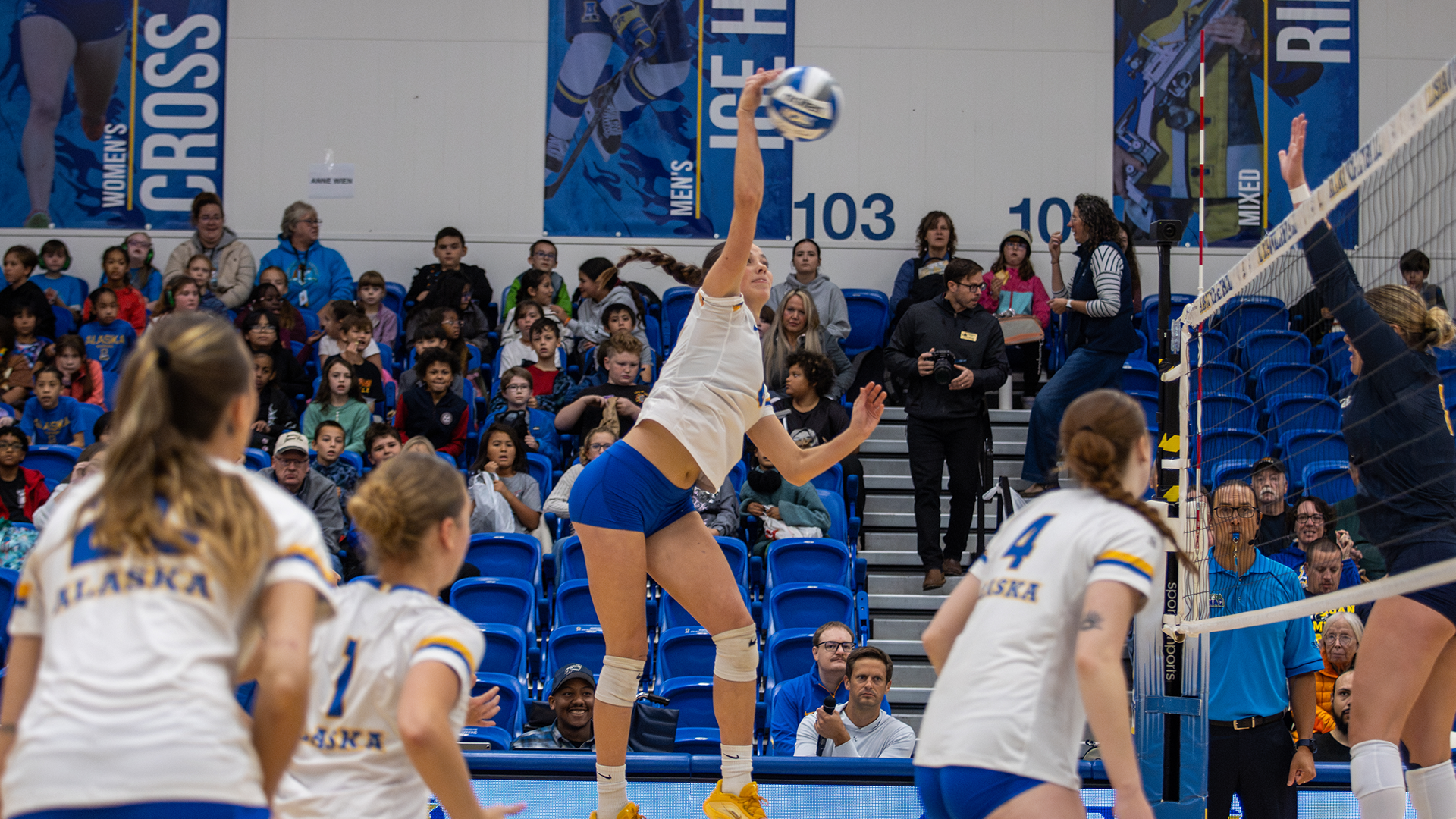 Kelli Wright on the attack against MSUB