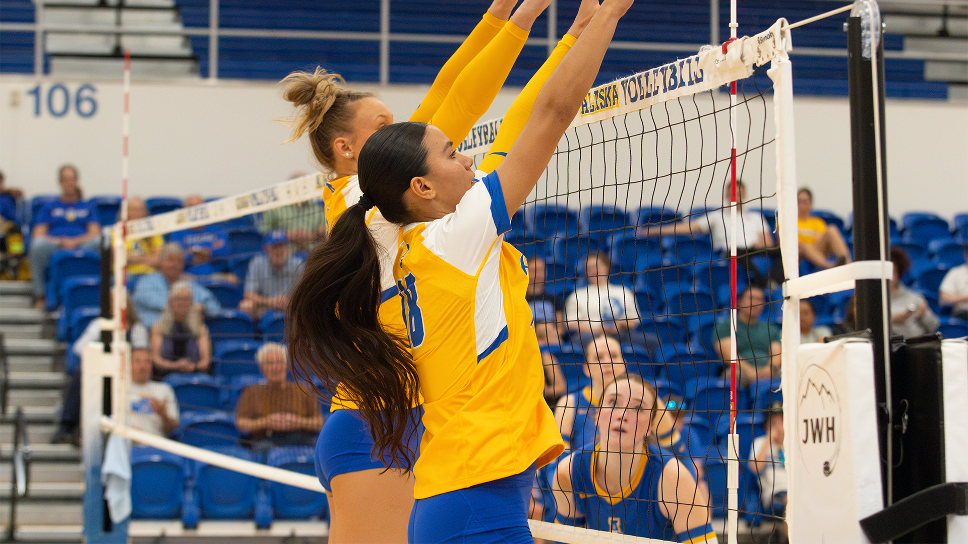 Haylee Lyons on the block during Blue/Gold 