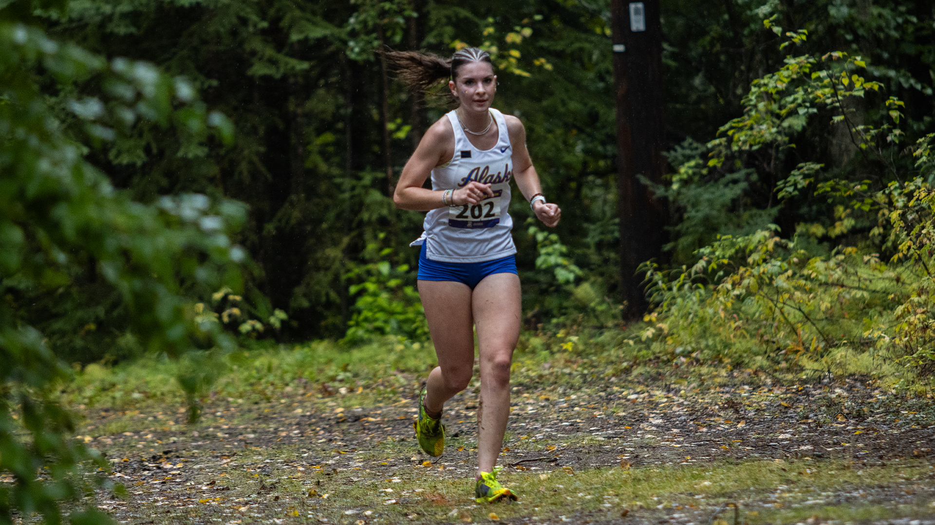 Abi Howe running Blue/Gold Race