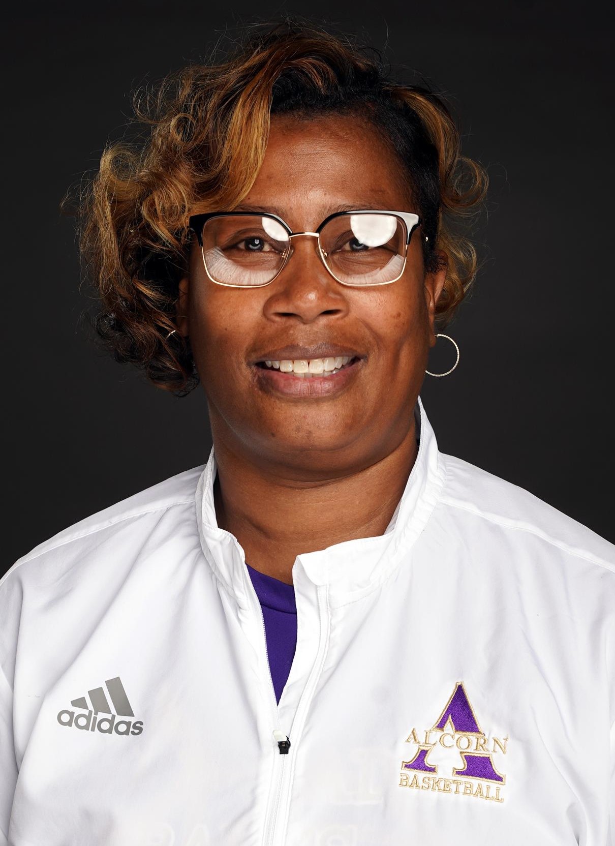 Lisa Powell Headshot 2022-23