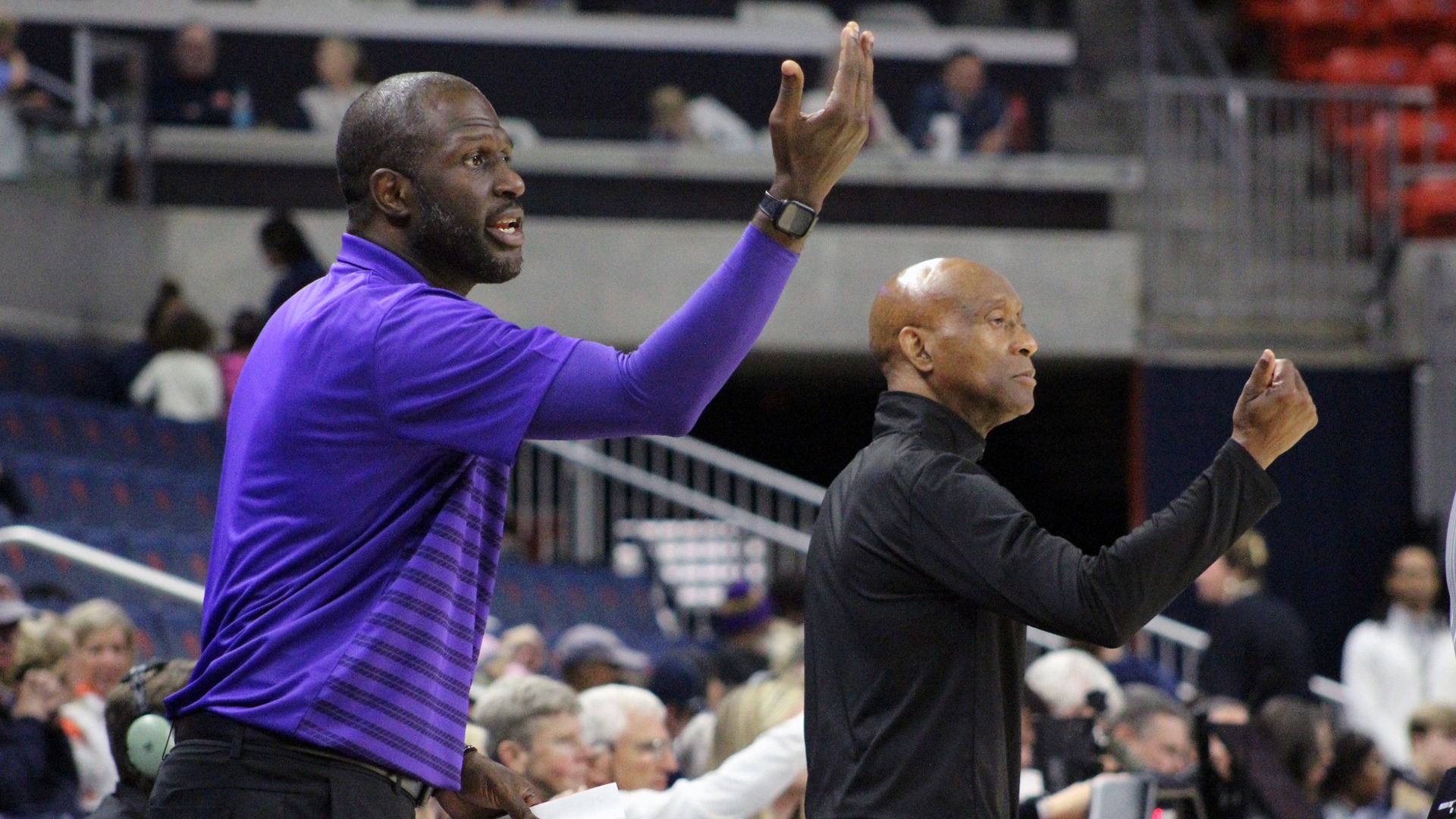 Nate Kilbert & Elvis Robinson Coaching on Sidelines 2025-26