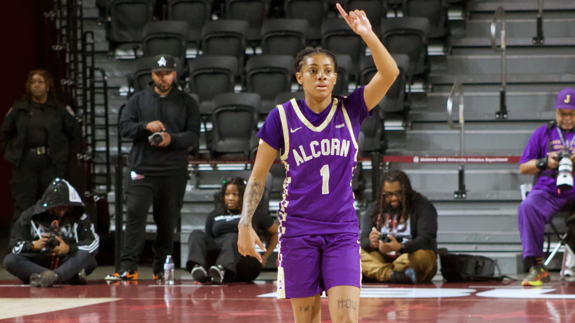 Ja'Sharrhea Hunt Finger Up 2025-26