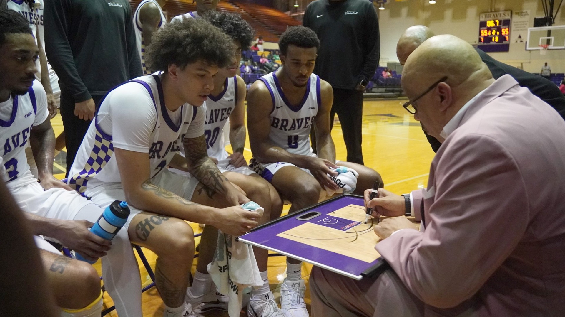 Men's Basketball Huddle vs. BCU 2026
