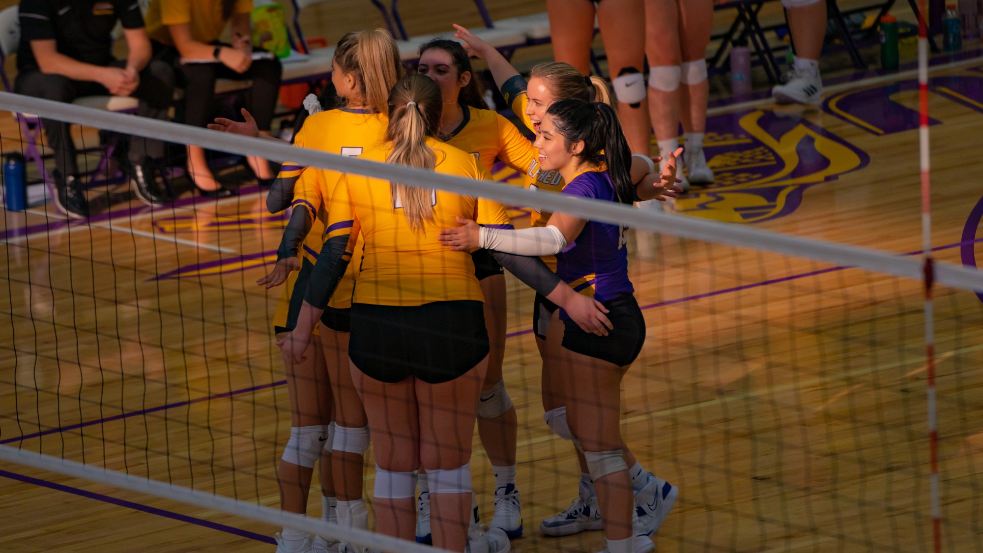 Saxon Volleyball Splits in Final Day of Saxon Classic, Topping SUNY
