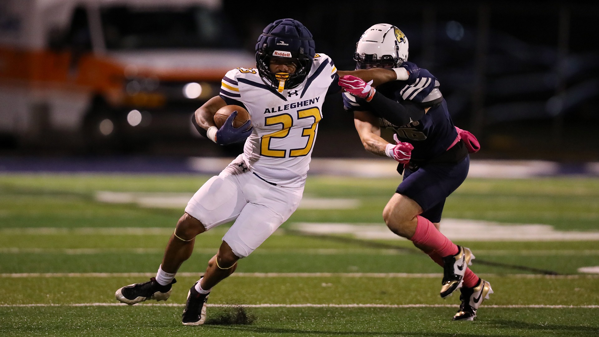 Malik Jefferson break a tackle at Thiel, Oct. 3, 2026. Photo by Travis Larner.