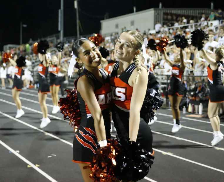 Anderson Cheerleaders posing