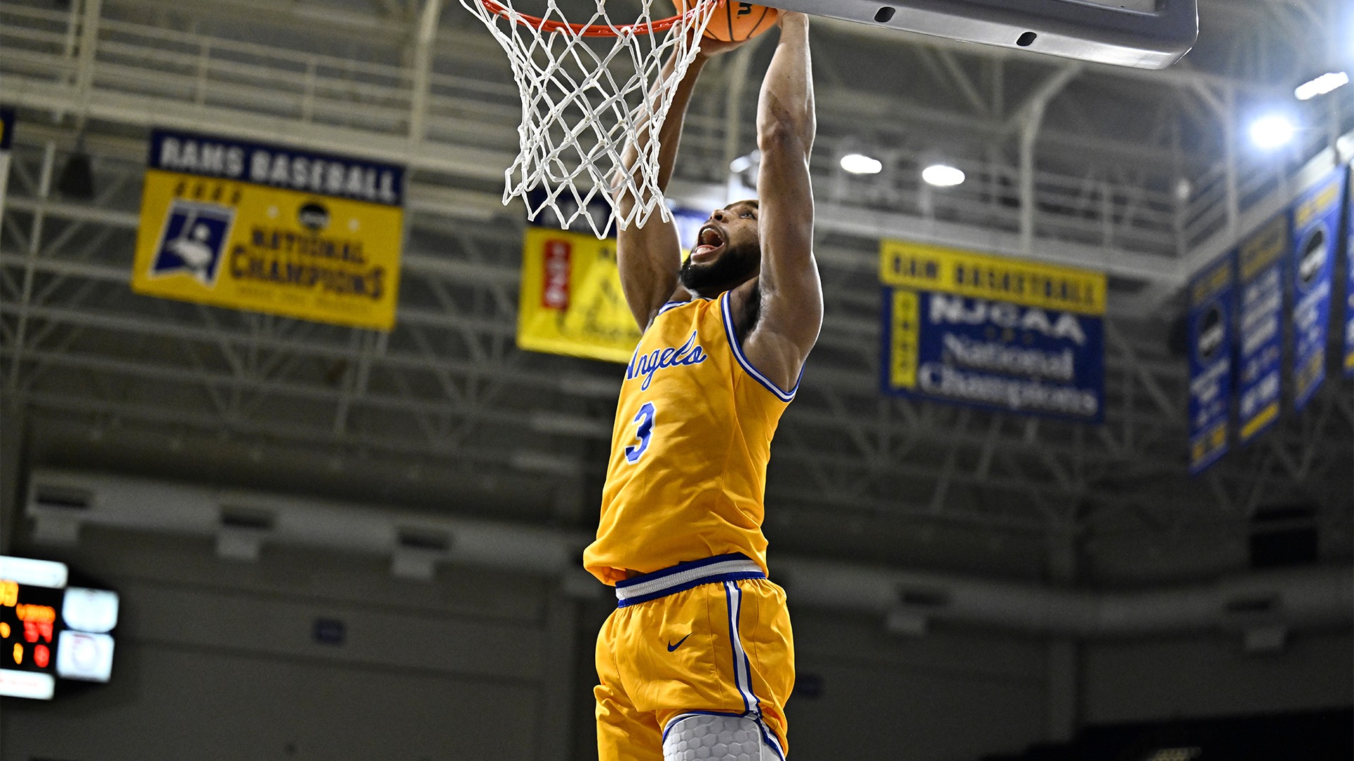 Sterling Gaston-Chapman dunks vs. SRSU