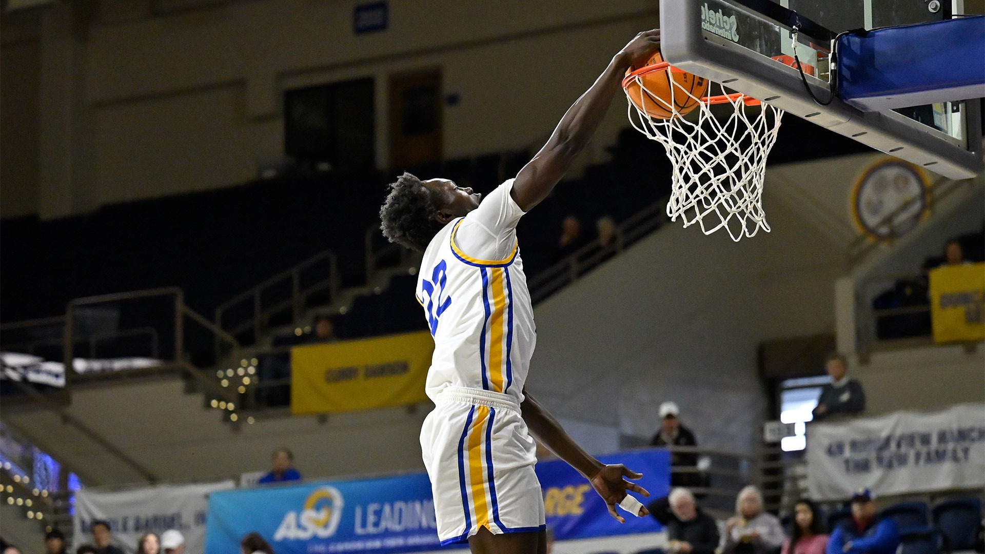 Ashraf Barsham dunks vs. TAMIU