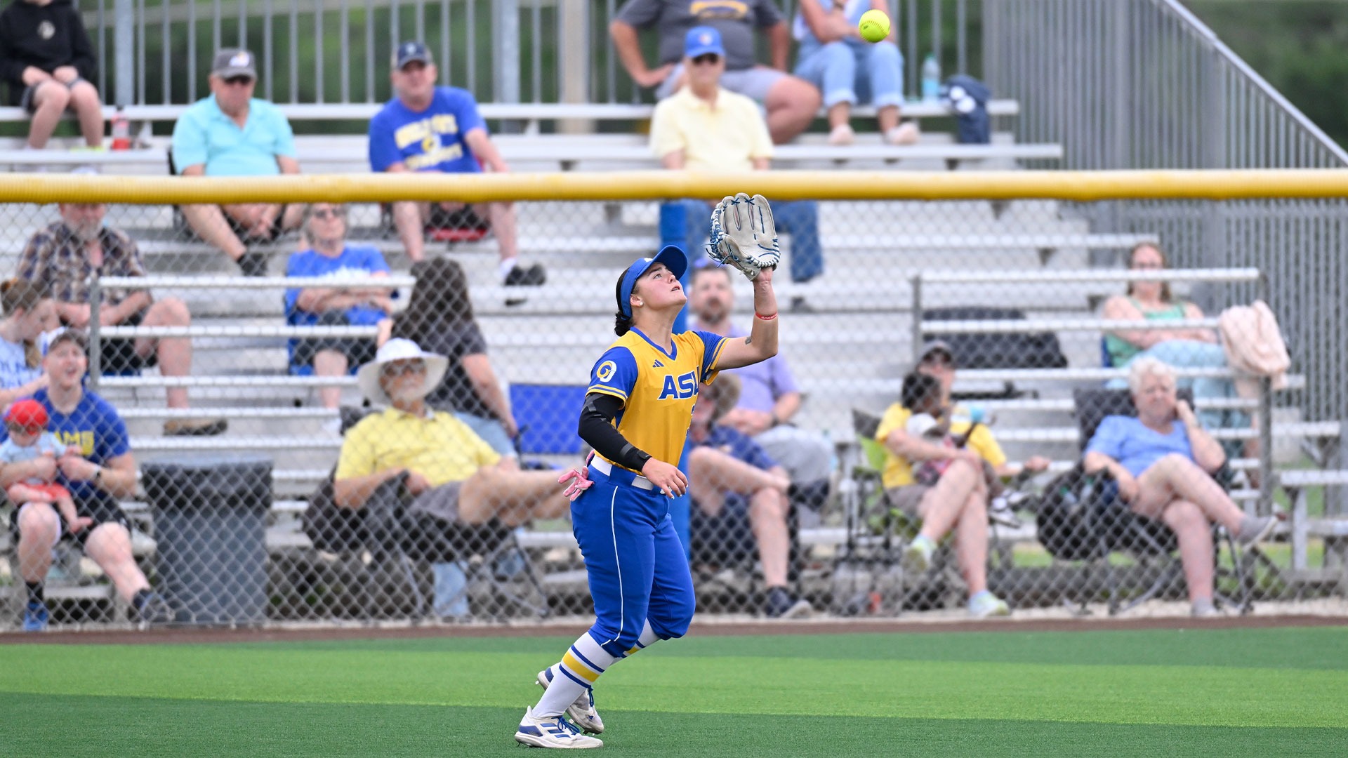 Tatiana Trotter catches a fly ball vs. MSU