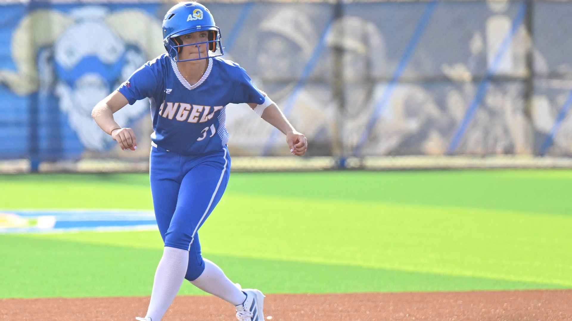 Kamryn Loeffler leads off second base vs. TAMIU