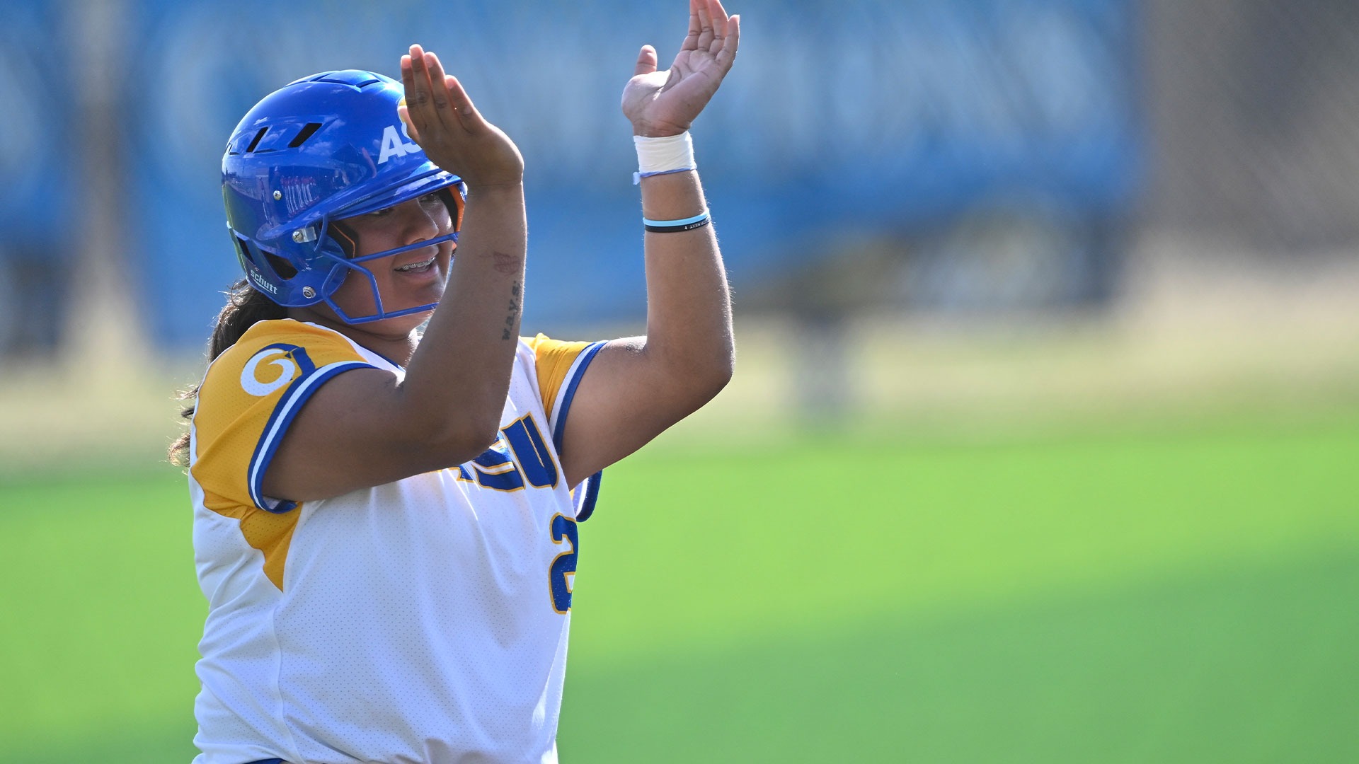 Zoey Sifuentes vs. UTT