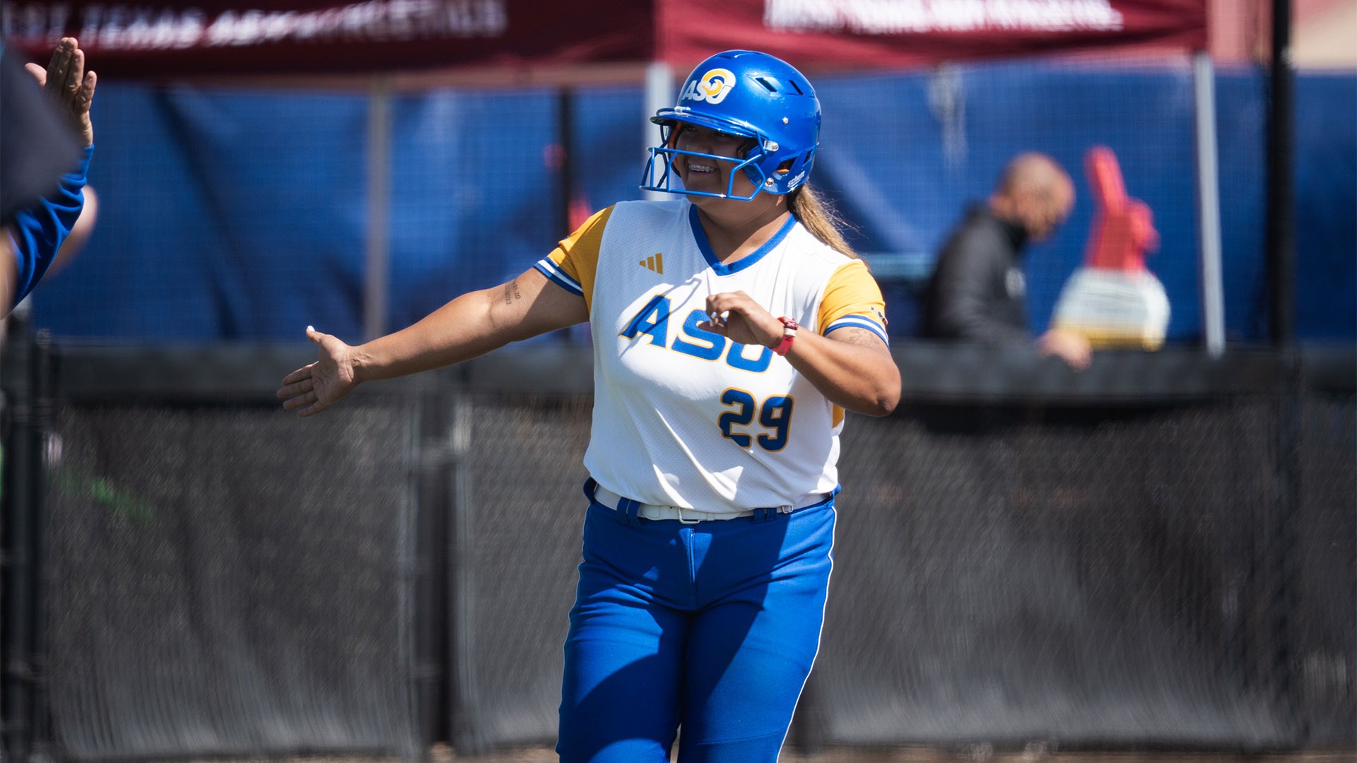 Zoey Sifuentes vs. LCU