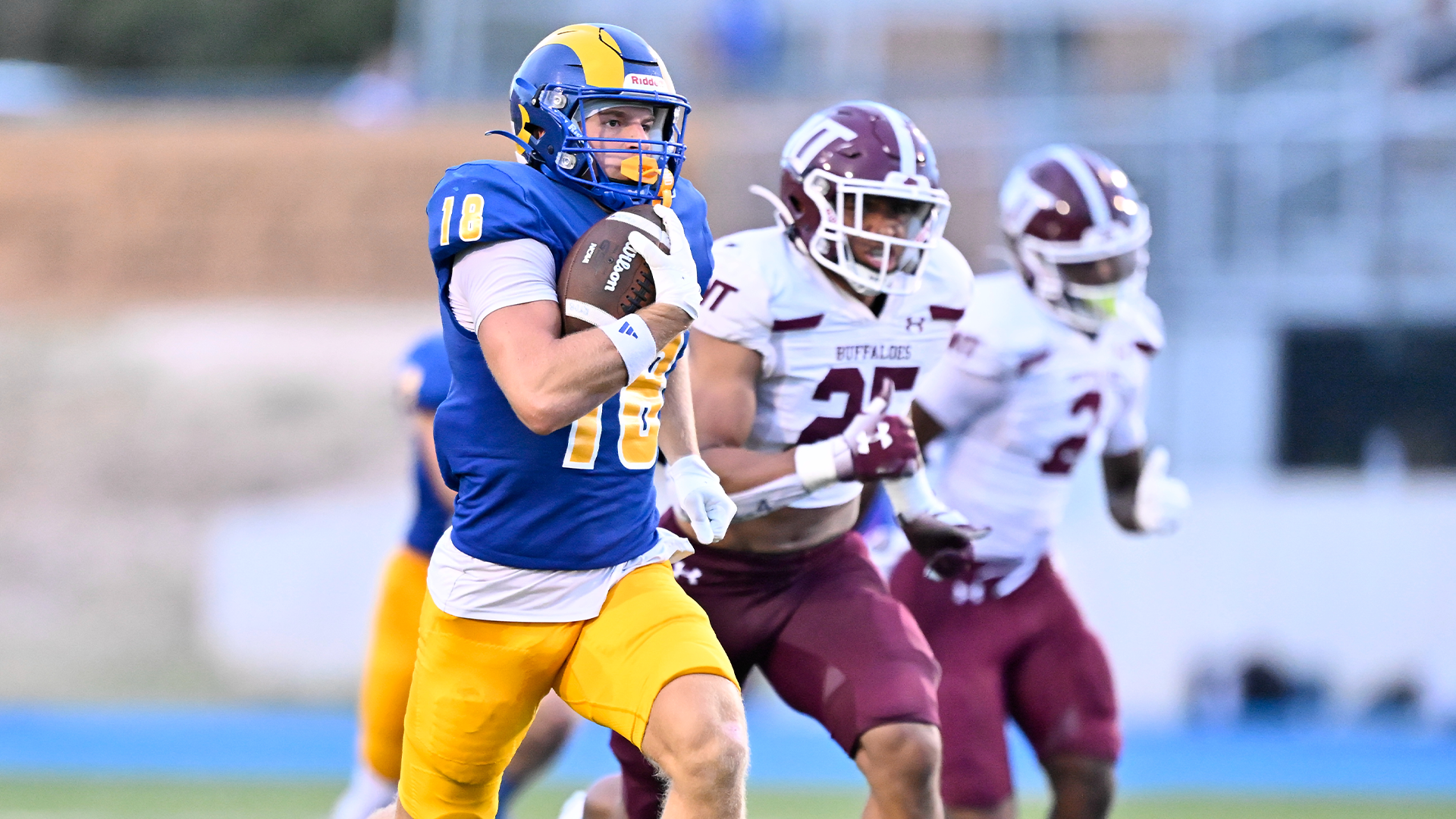 Kegan Stelmazewski running with the football