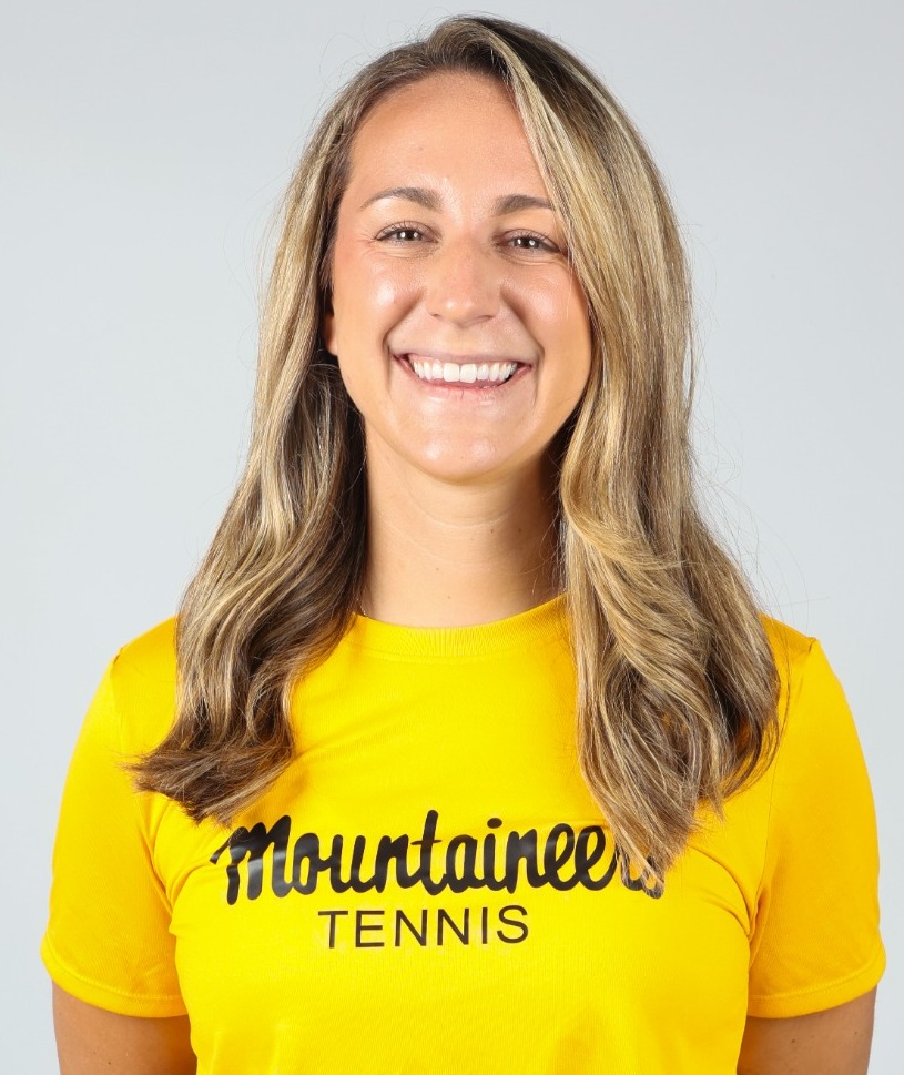 Hannah Fetters Headshot