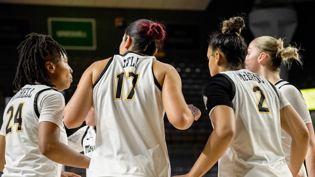 Team Huddle vs. Marshall