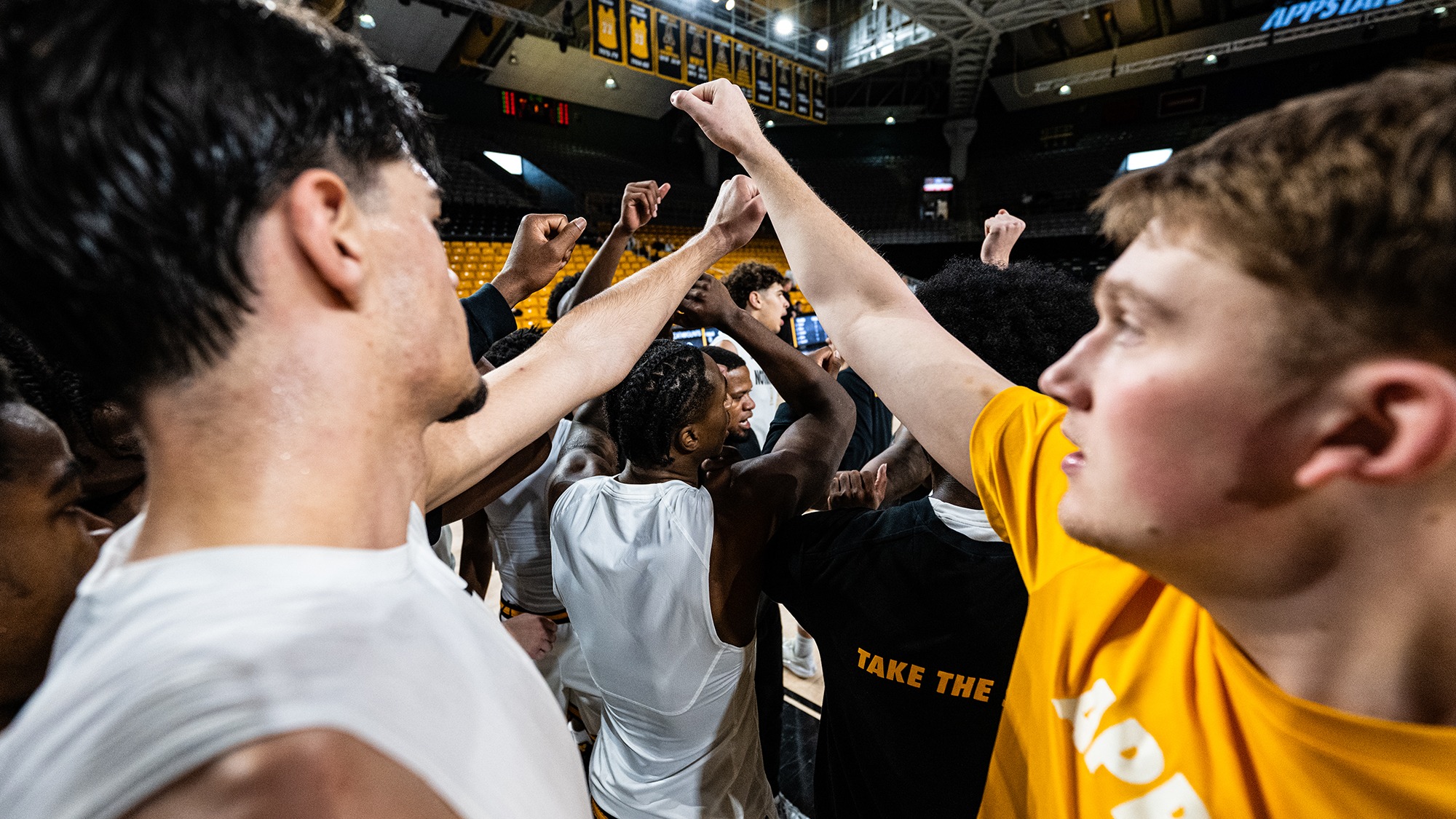 Group huddle Men's Hoops