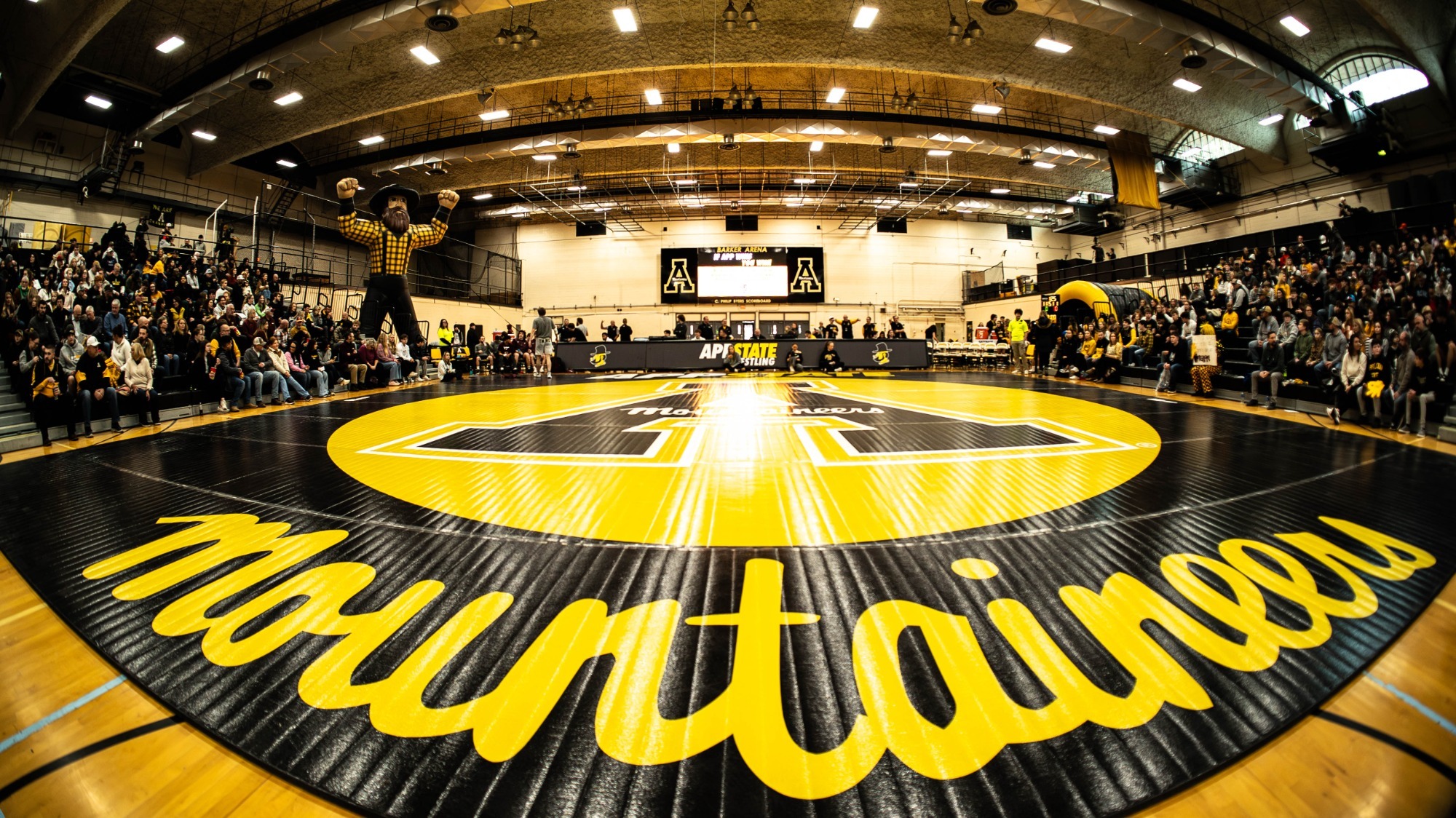 Varsity Gym atmosphere crowd