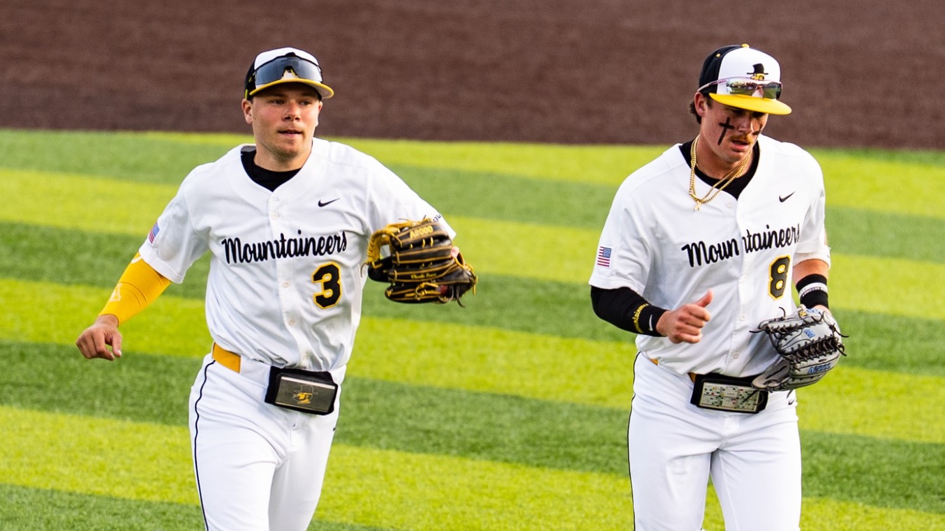 Charlie Evans, Riley Luft