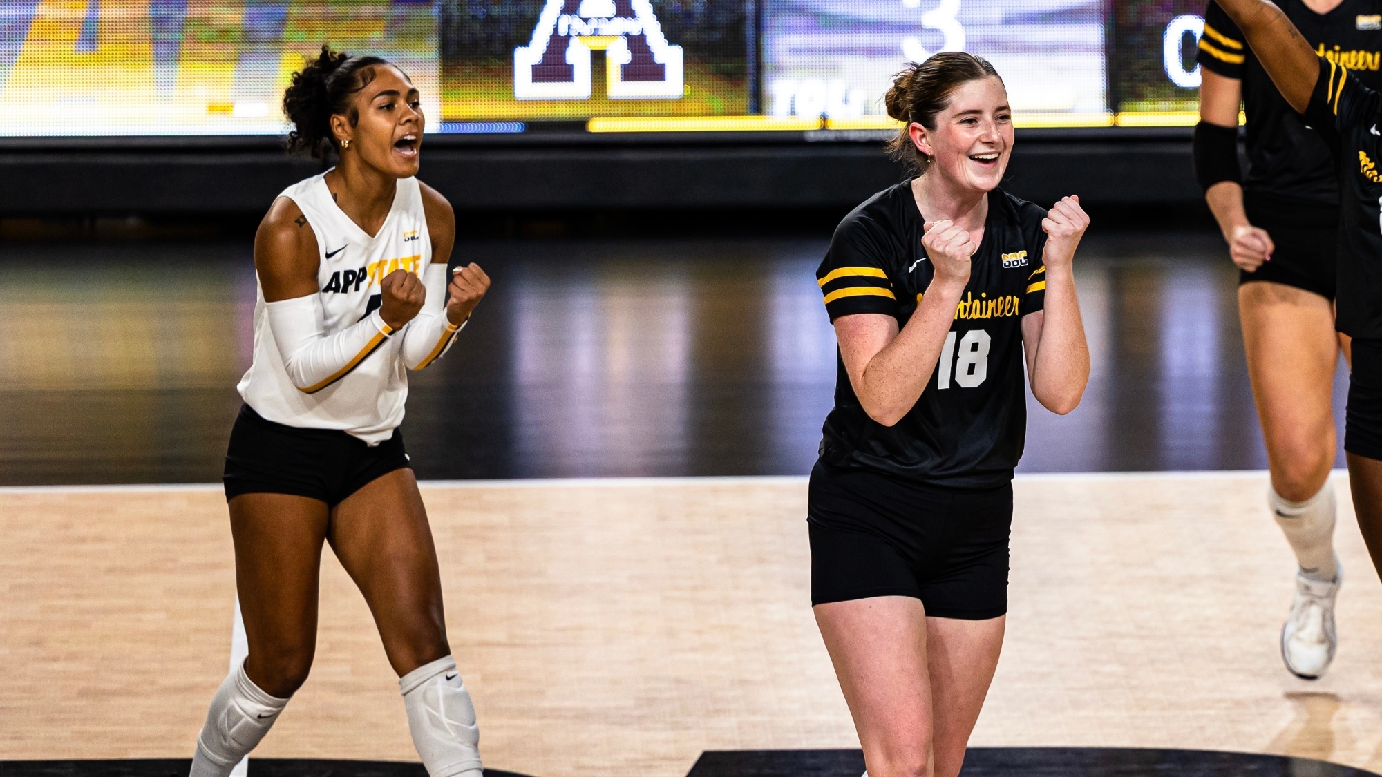 Davis, Richardson Earn Sun Belt POTW Honors