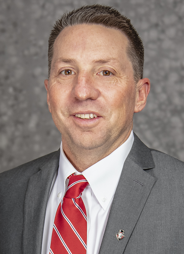 Travis Janssen headshot