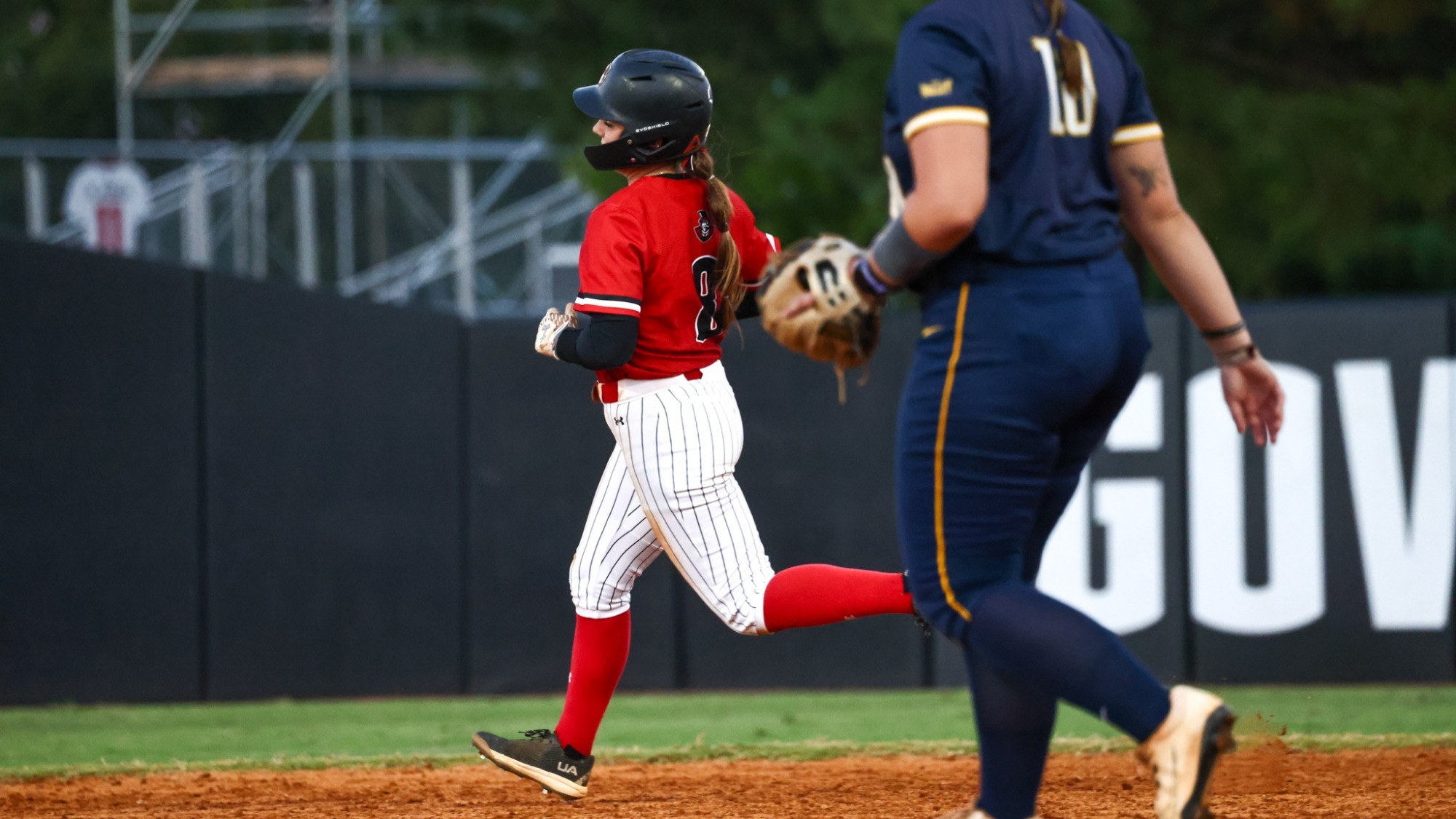Kiley Hinton rounding bases fall ball