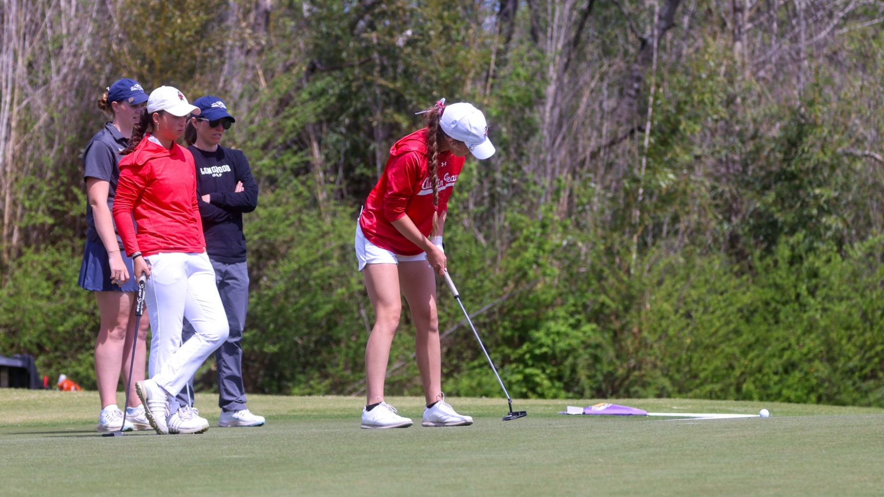 Abby Hirtzel putting at Nashville Invitational 