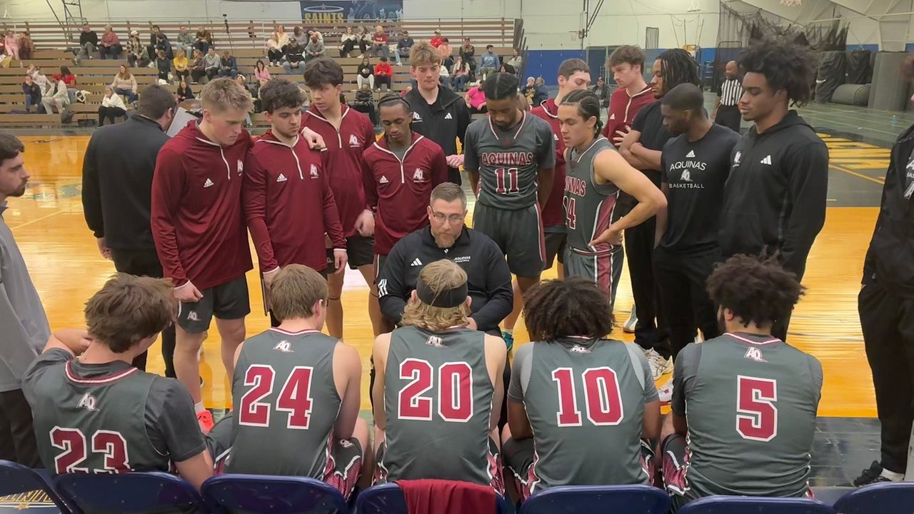 AQ MBB defeats Saints in OT