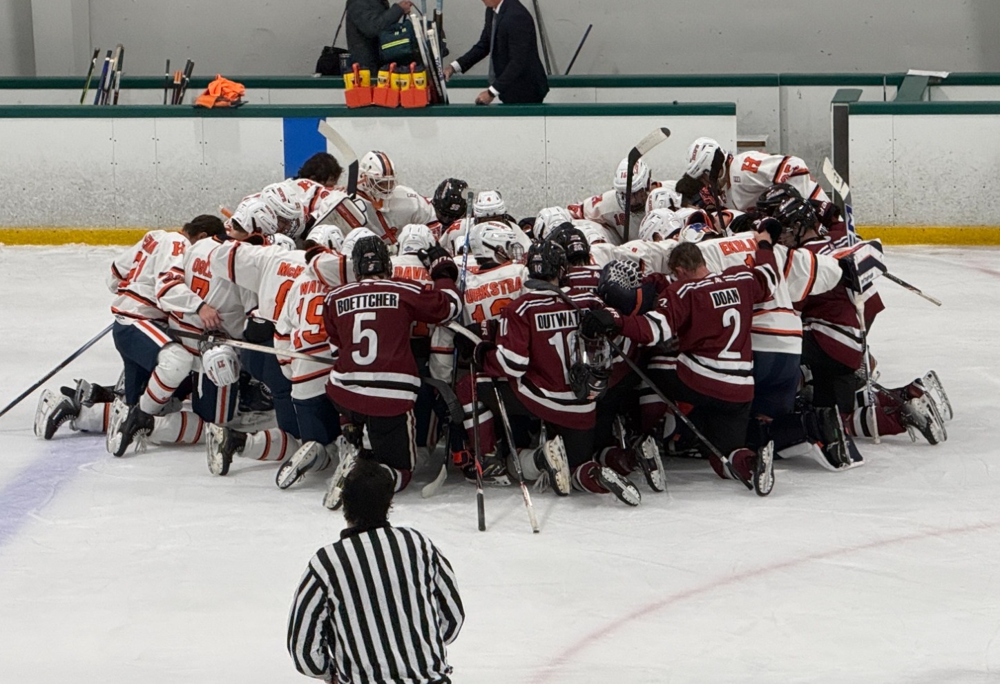 AQ M DI Hockey loses to Hope