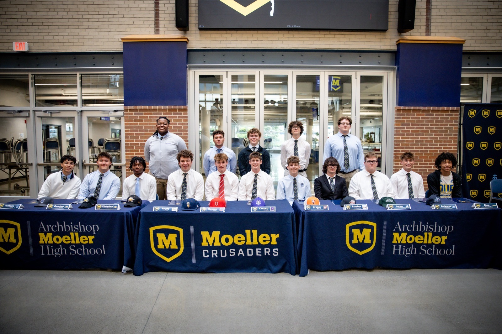 spring signing day groupshot 