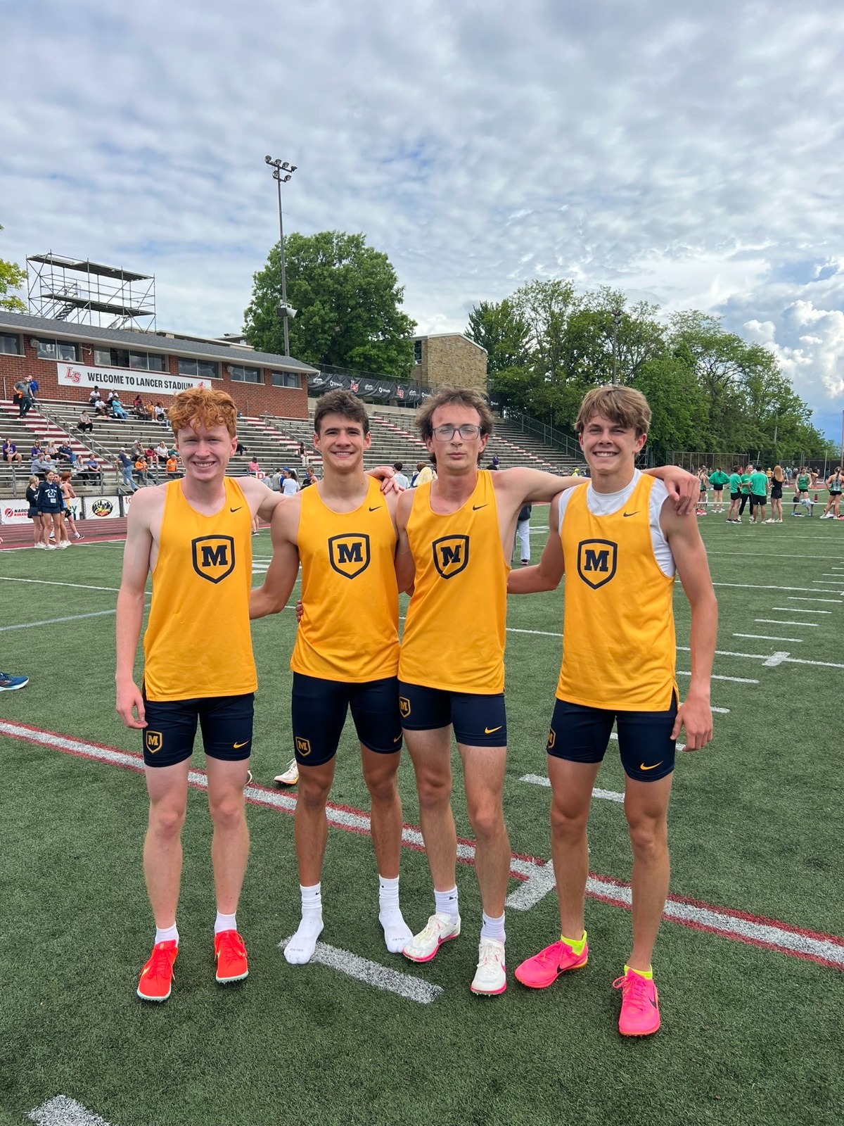 3200 m relay team shot gcl 