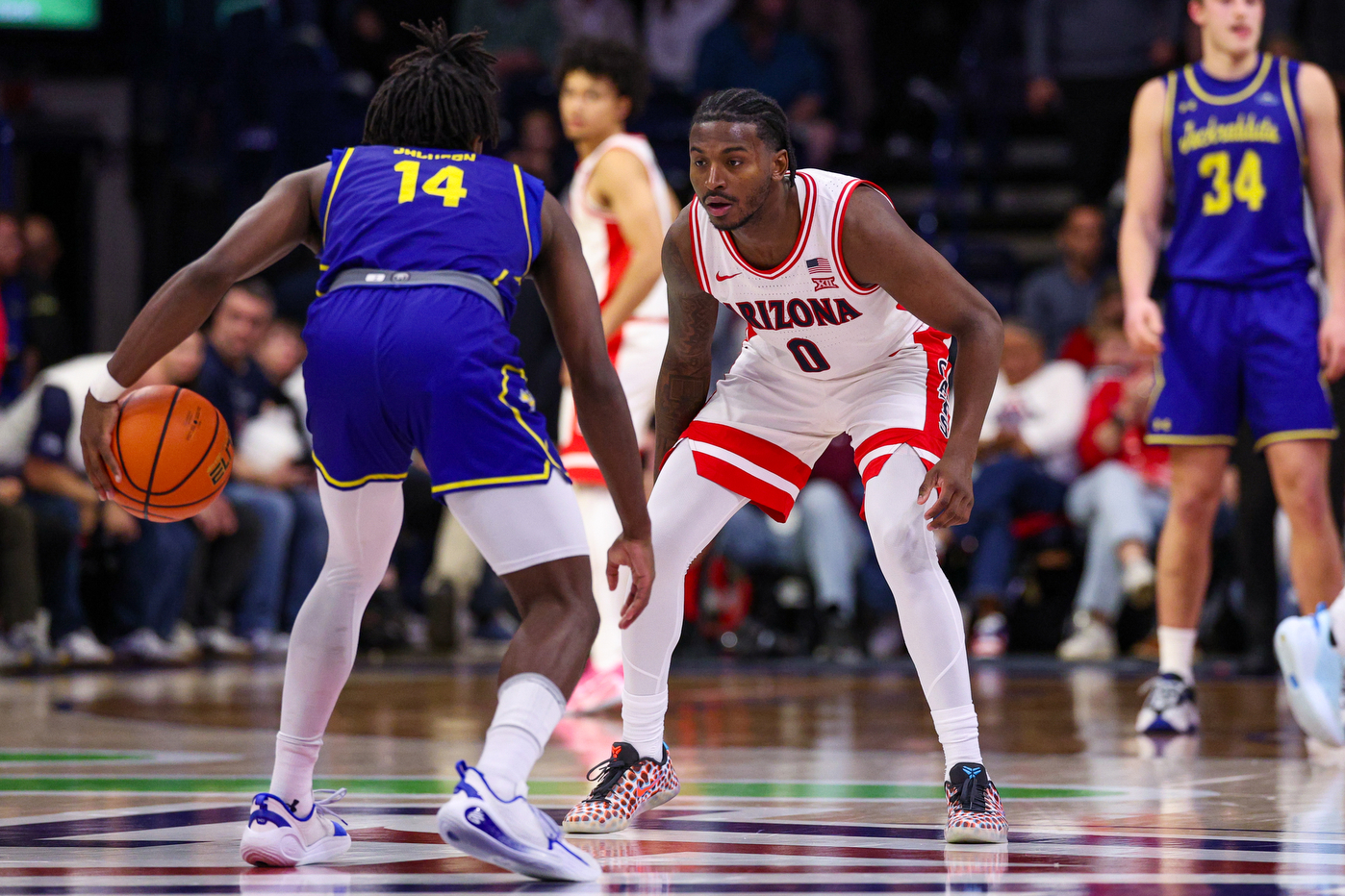 Jaden Bradley (0) — TUCSON, ARIZ. -- Men’s Basketball vs. South Dakota State University at McKale Center.Dec. 29, 2025. Photo by Marison Bilagody / Arizona Athletics