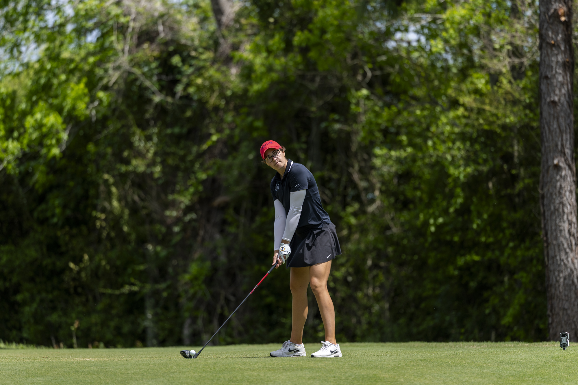 Julia Misemer — HOCKLEY, TEXAS -- Women’s golf practice round before the 2025 Big 12 Conference Women’s Golf Championships at The Clubs at Houston Oaks.

April 14, 2025. 
Photo by Juan DeLeon