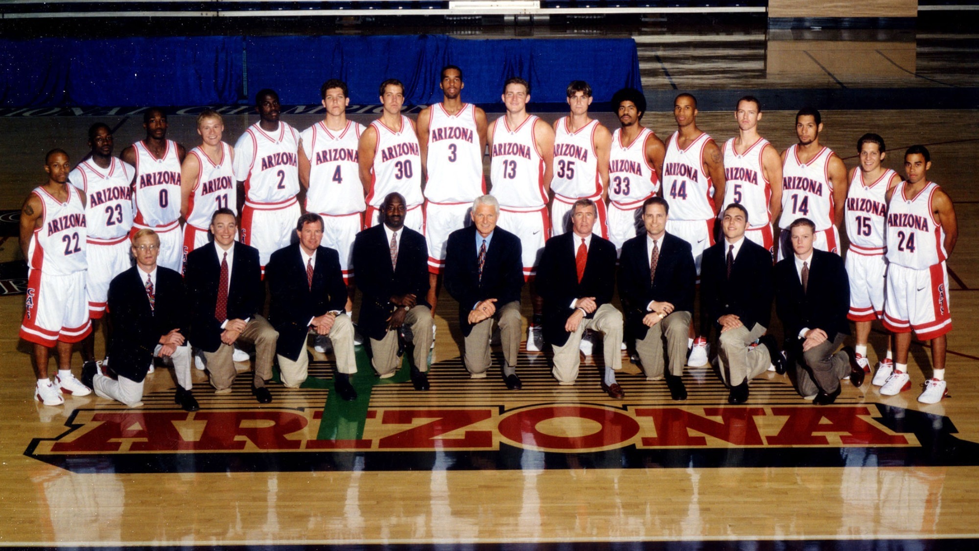 2000-01 Men's Basketball team photo